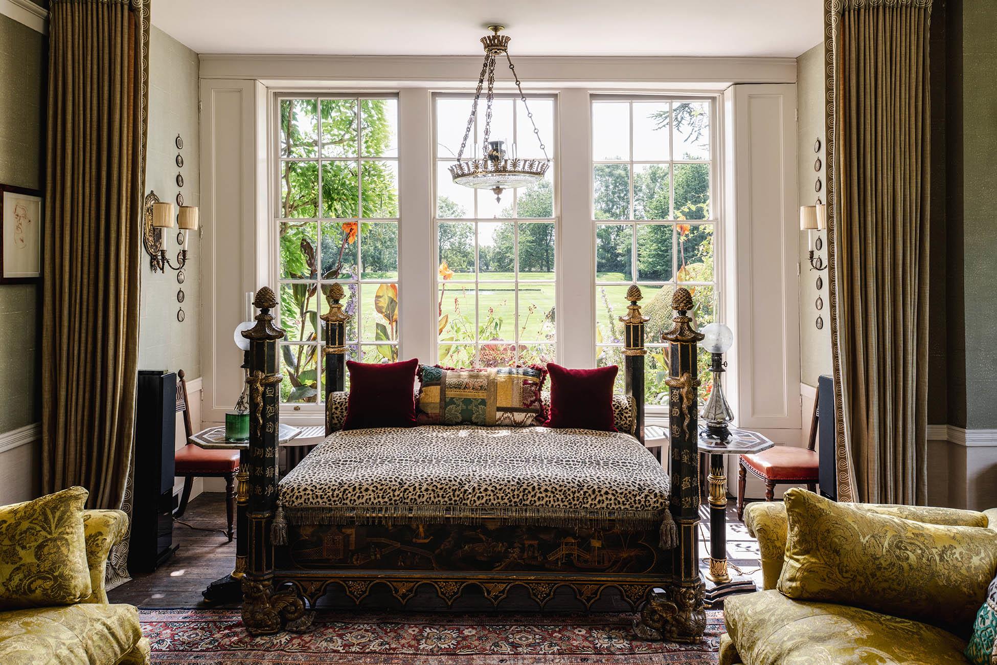 Hampton Court Road, East Molesey, Surrey KT8