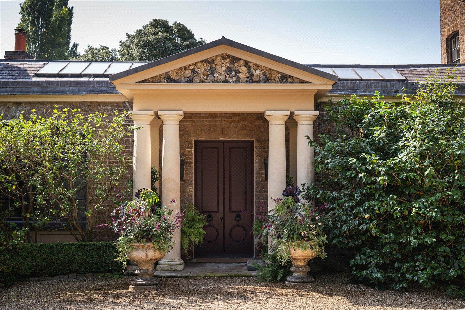Hampton Court Road, East Molesey, Surrey KT8