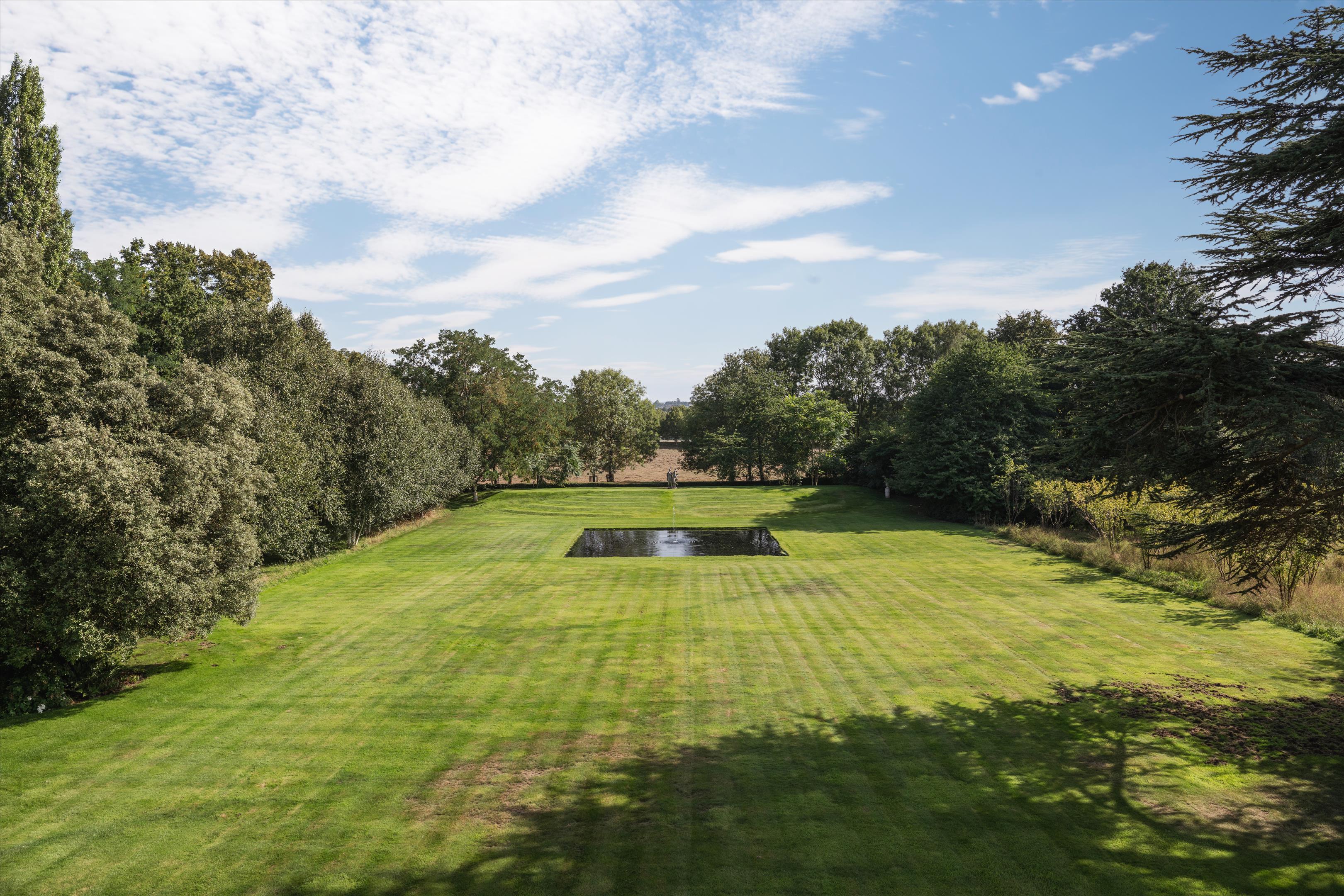 Hampton Court Road, East Molesey, Surrey KT8