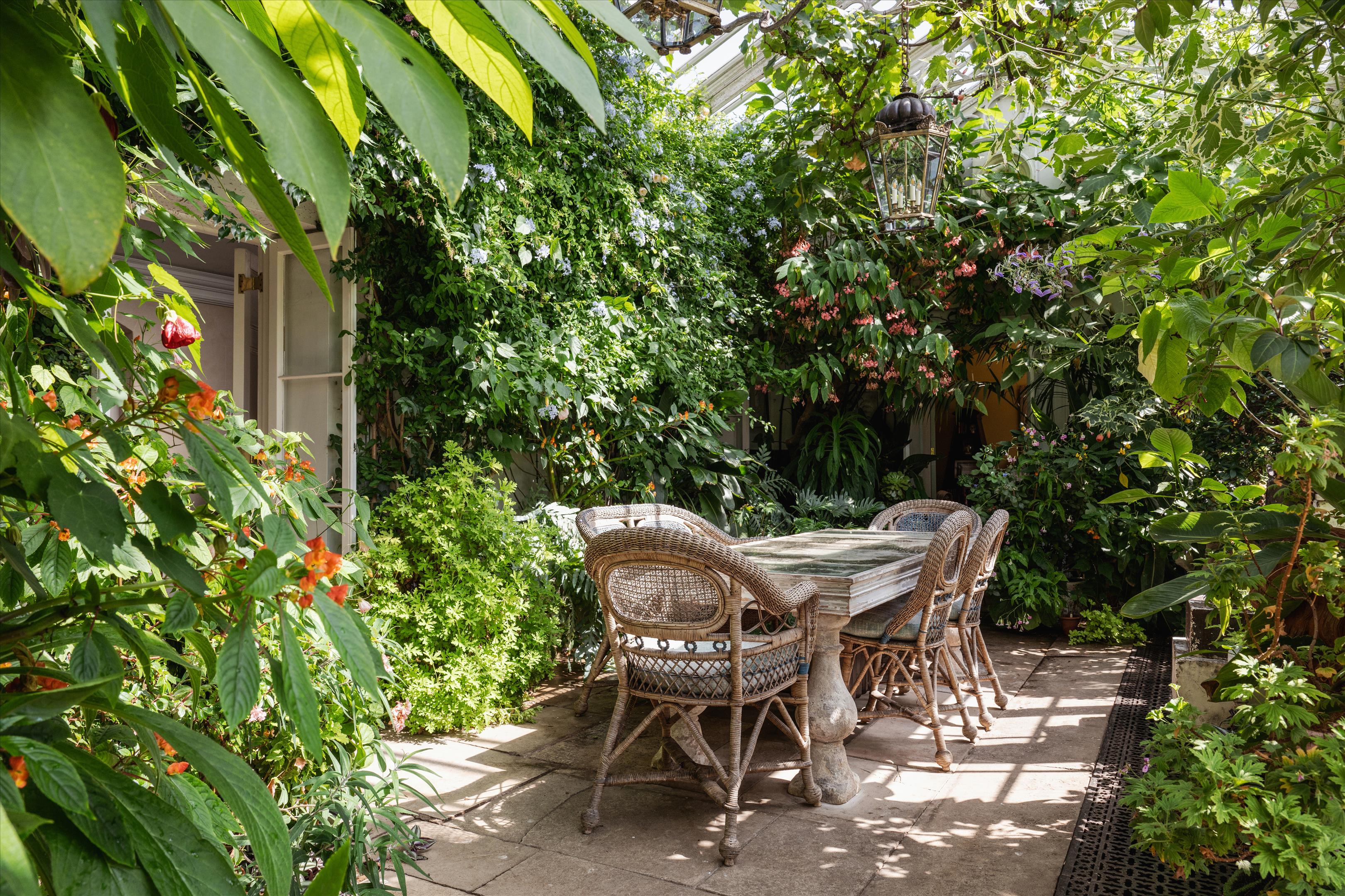 Hampton Court Road, East Molesey, Surrey KT8
