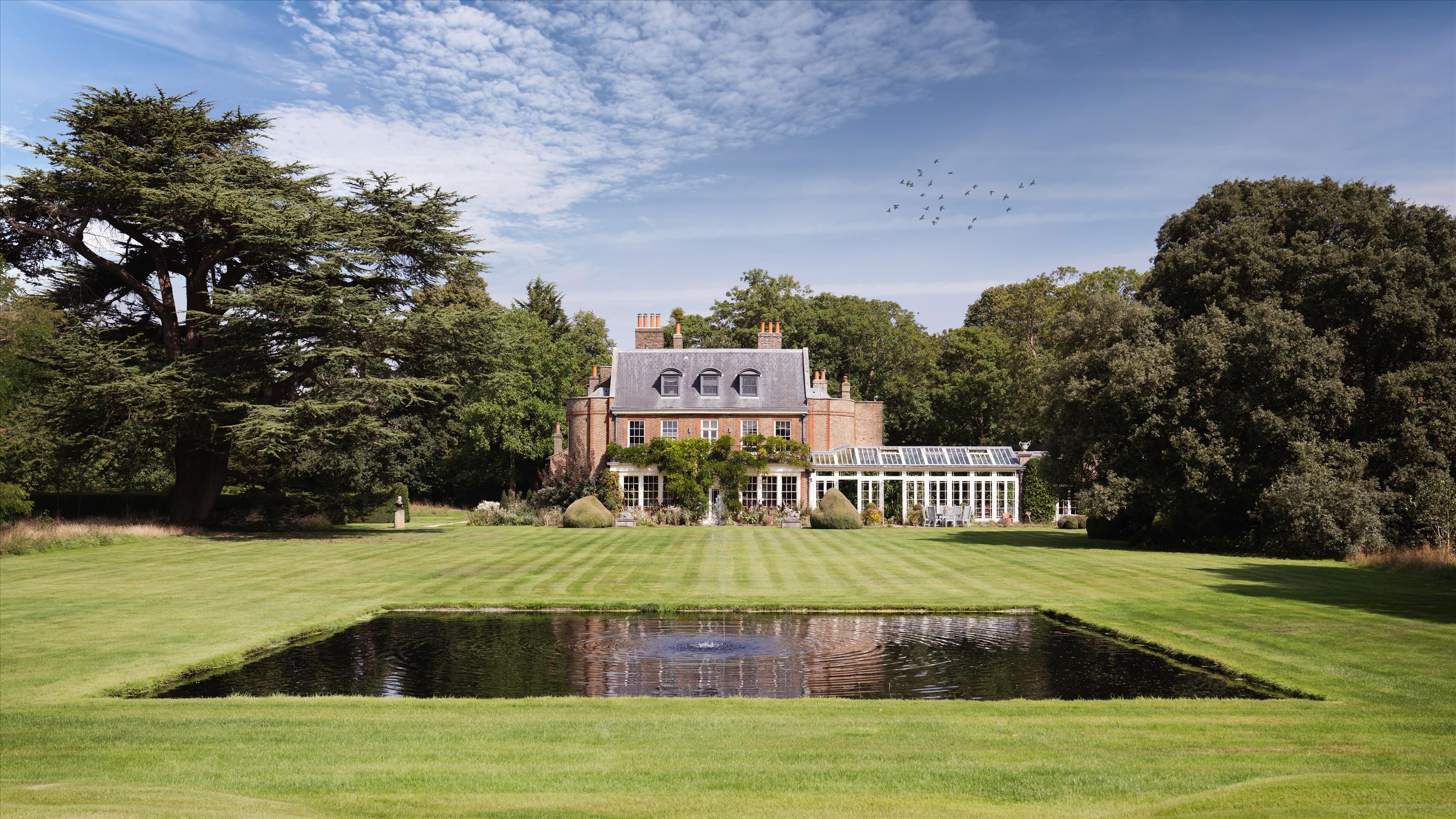 Hampton Court Road, East Molesey, Surrey KT8