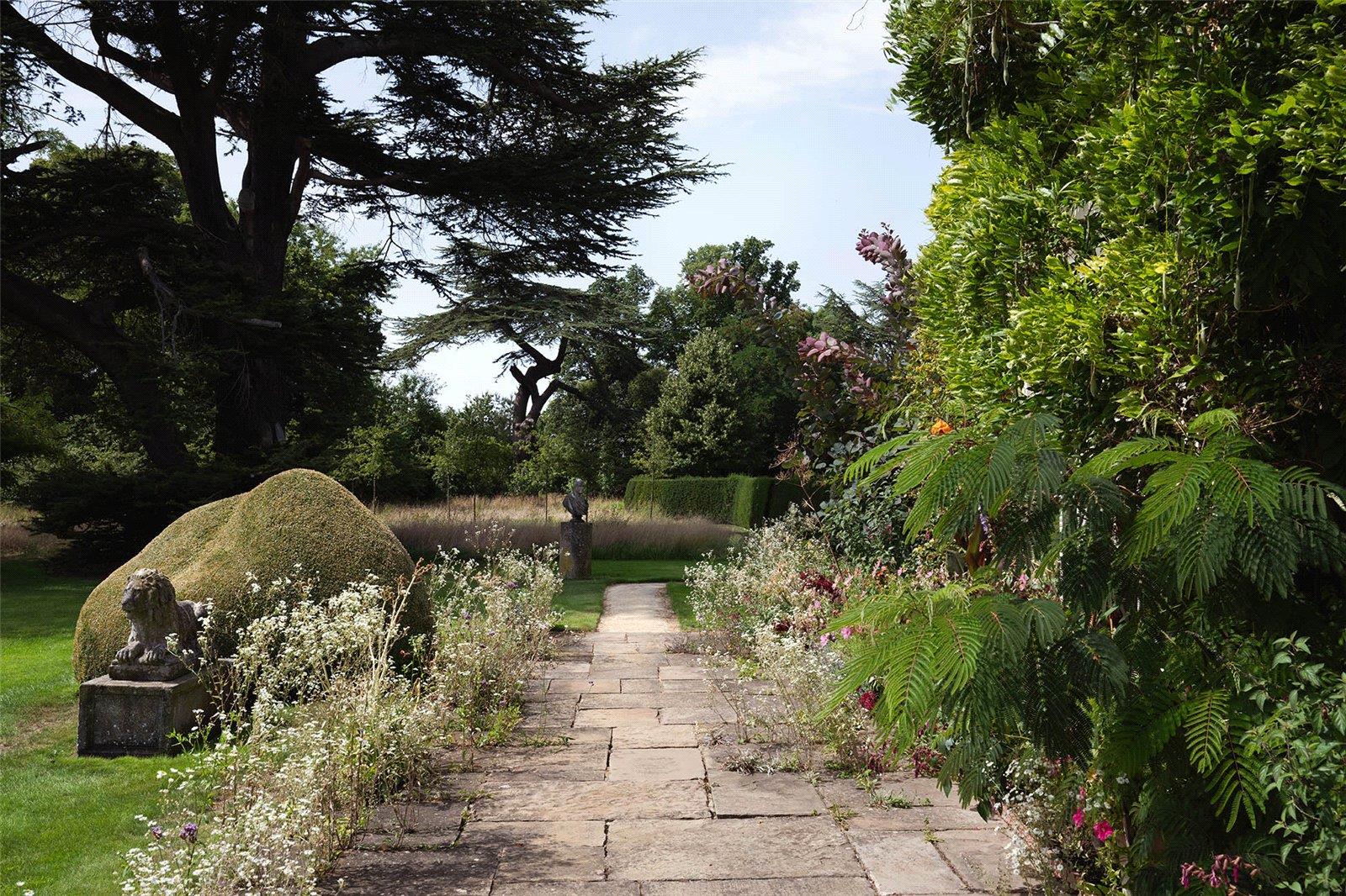 Hampton Court Road, East Molesey, Surrey KT8