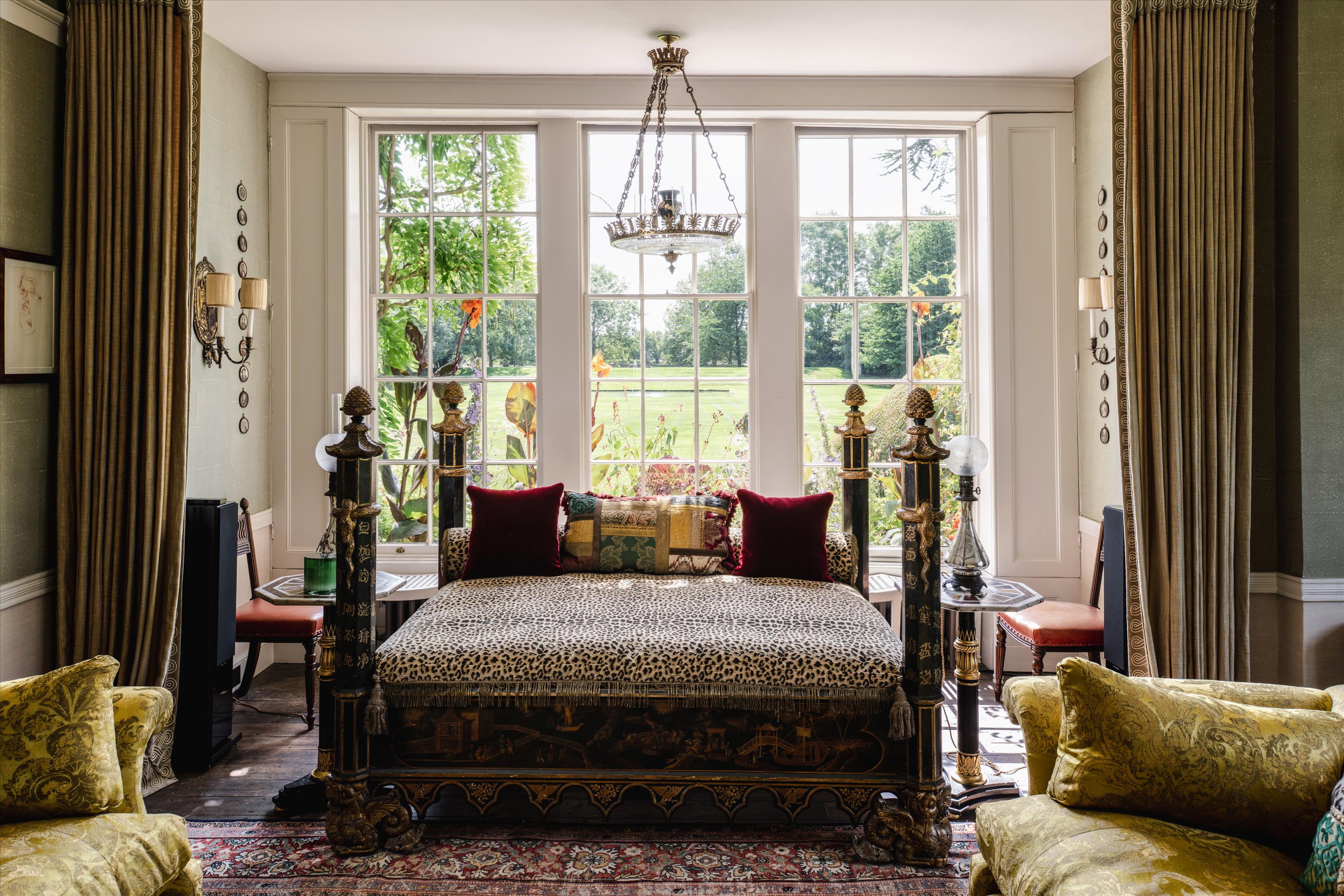 Hampton Court Road, East Molesey, Surrey KT8
