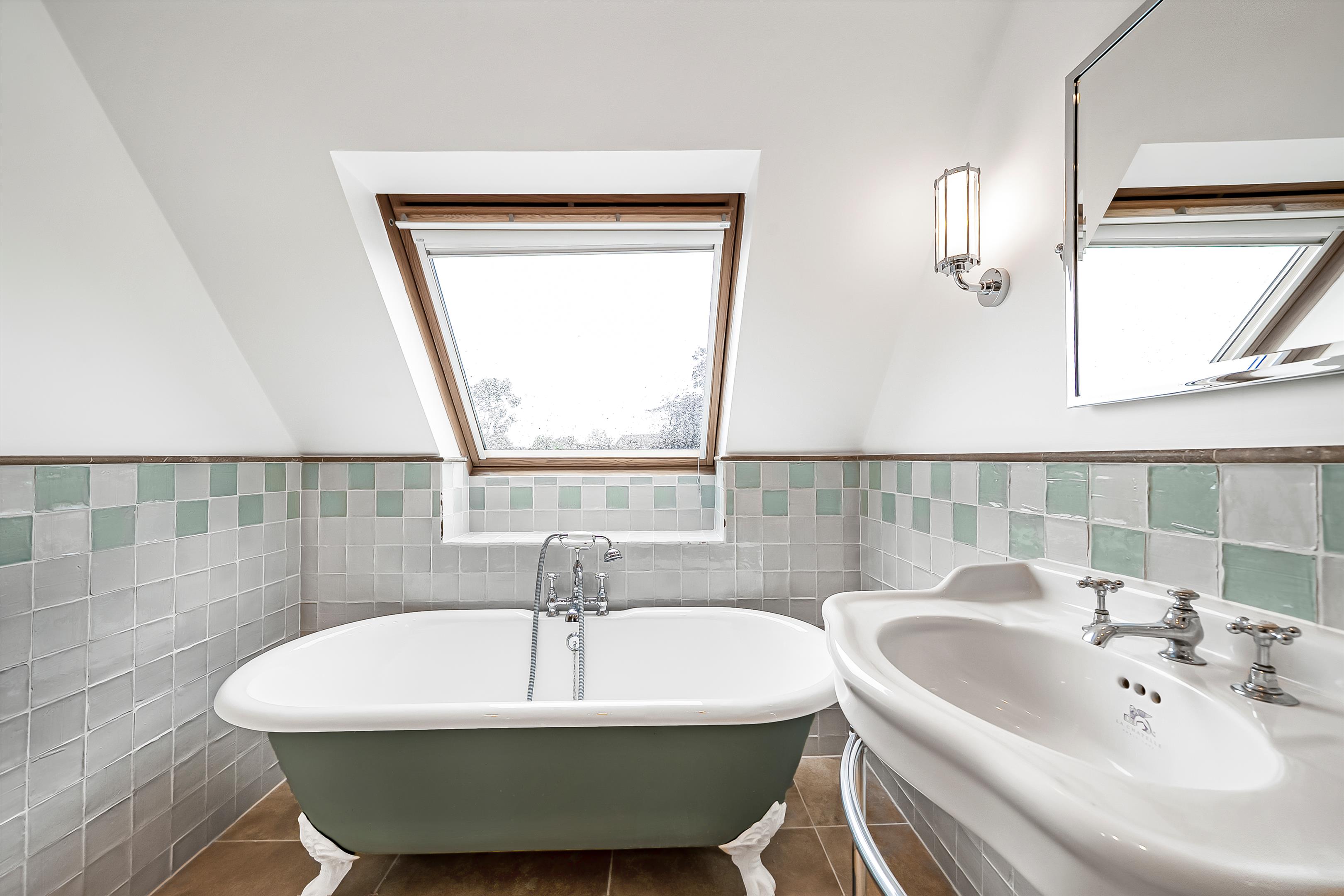 Bainbridge Close, Ham, Richmond TW10