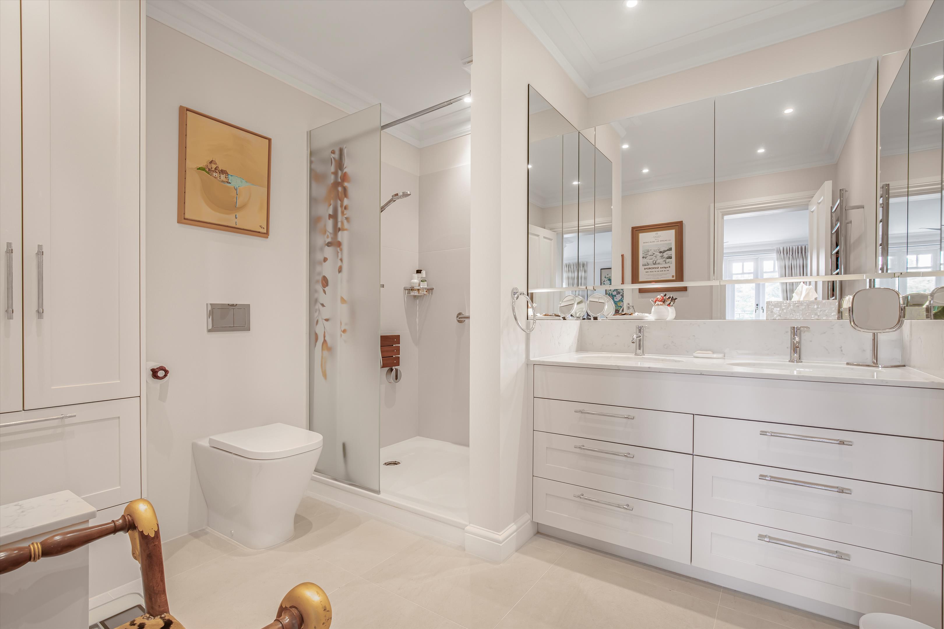 Clevedon Road, Twickenham TW1