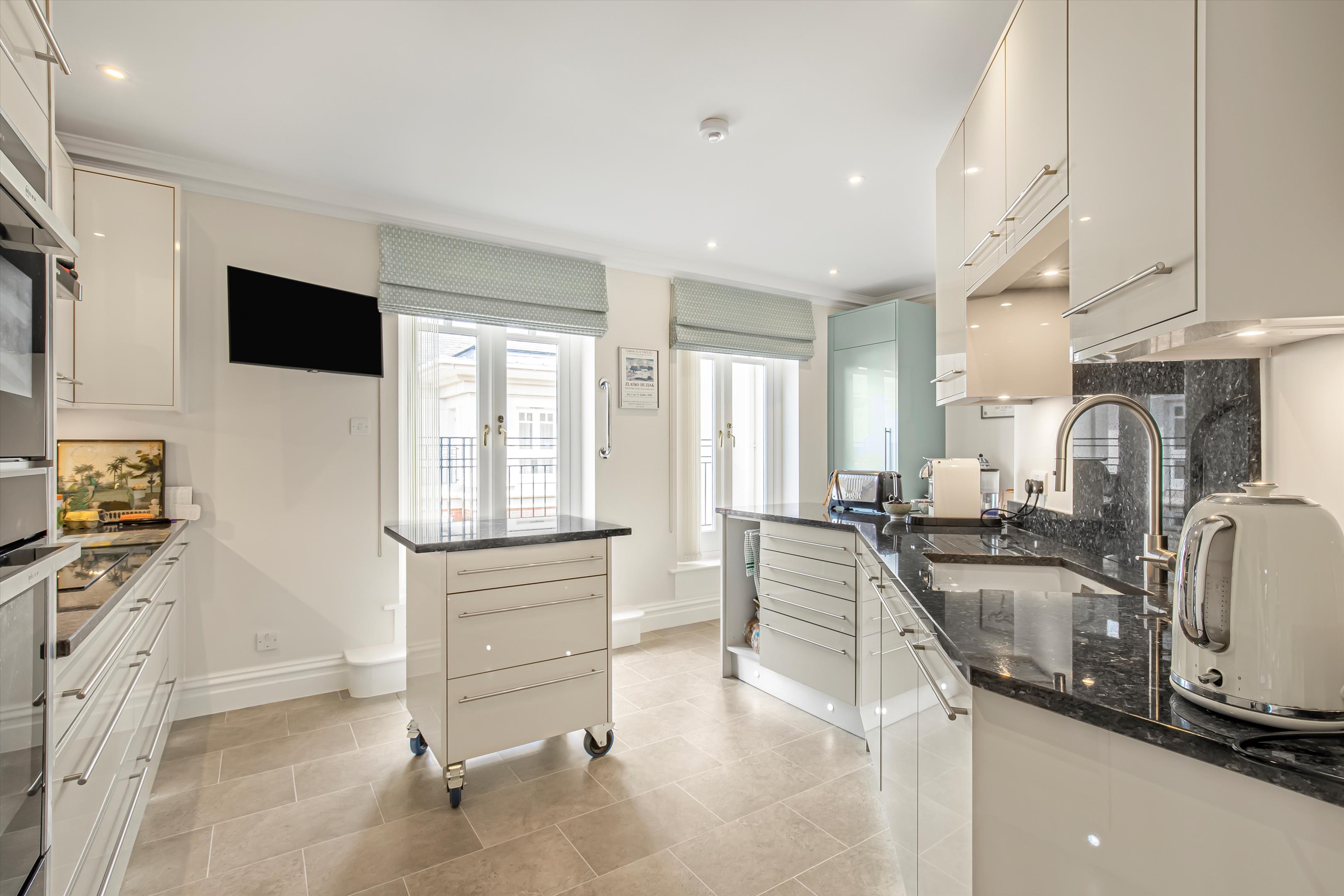 Clevedon Road, Twickenham TW1
