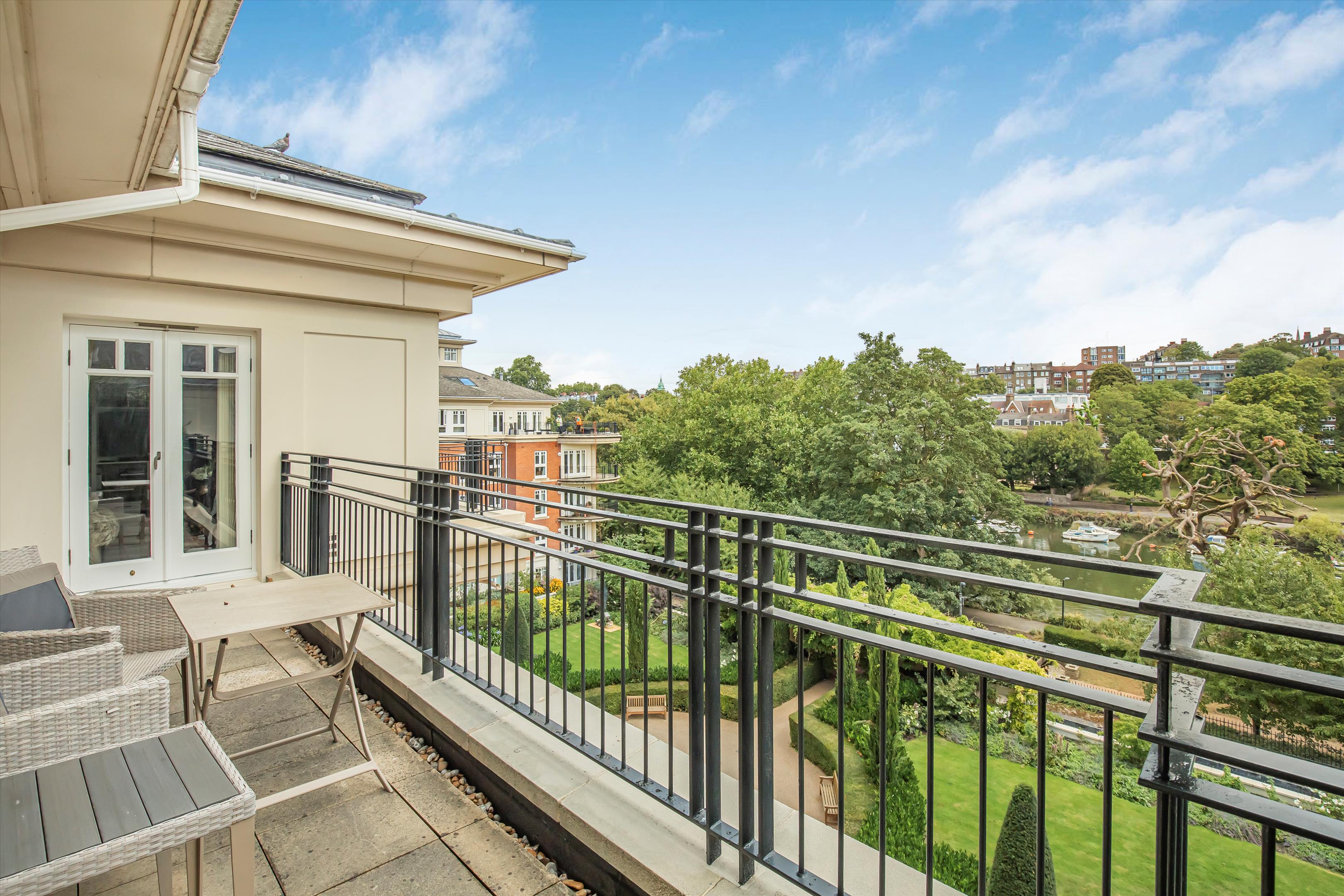 Clevedon Road, Twickenham TW1