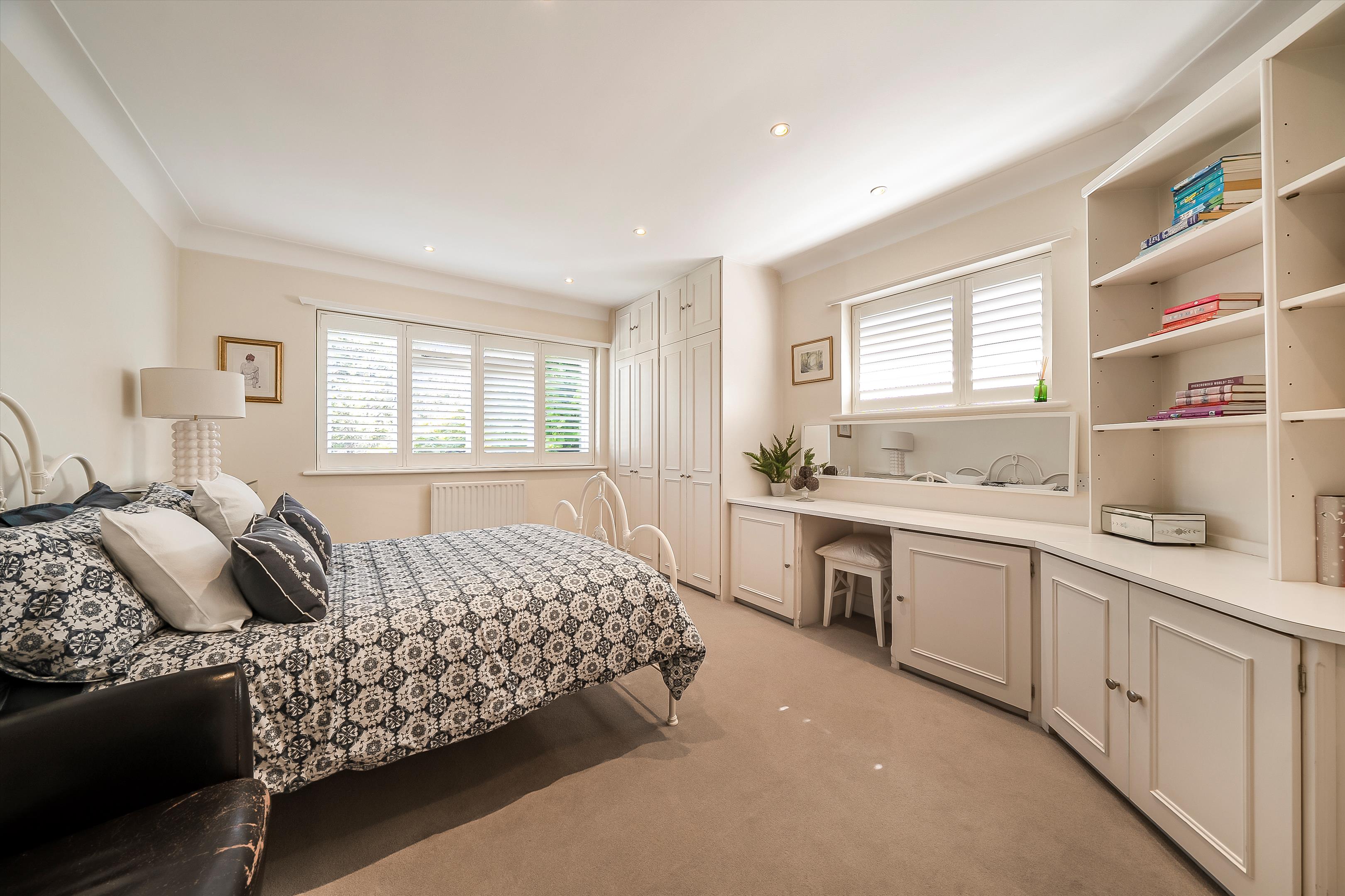 Denbigh Gardens, Richmond TW10