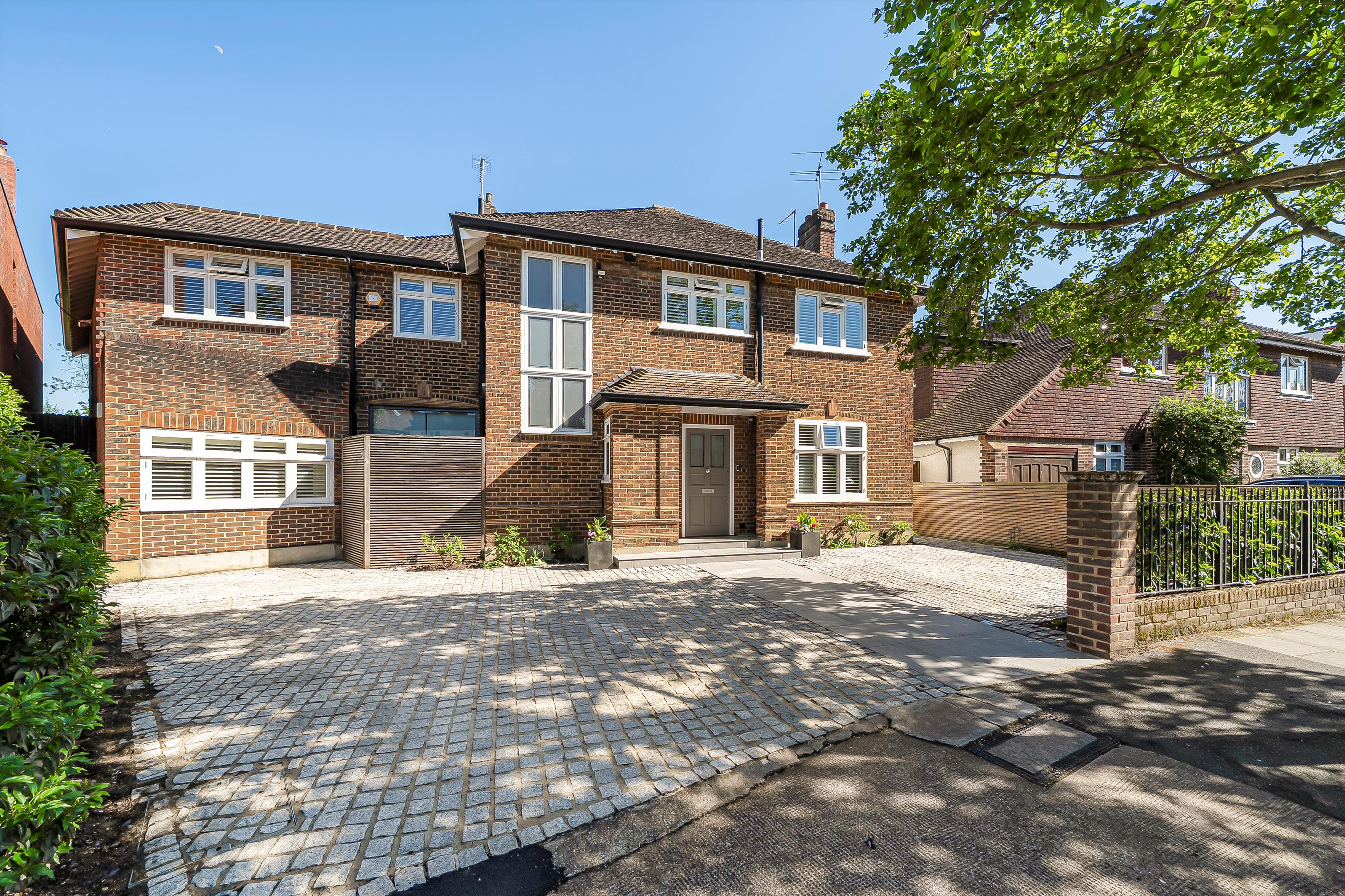 Denbigh Gardens, Richmond TW10