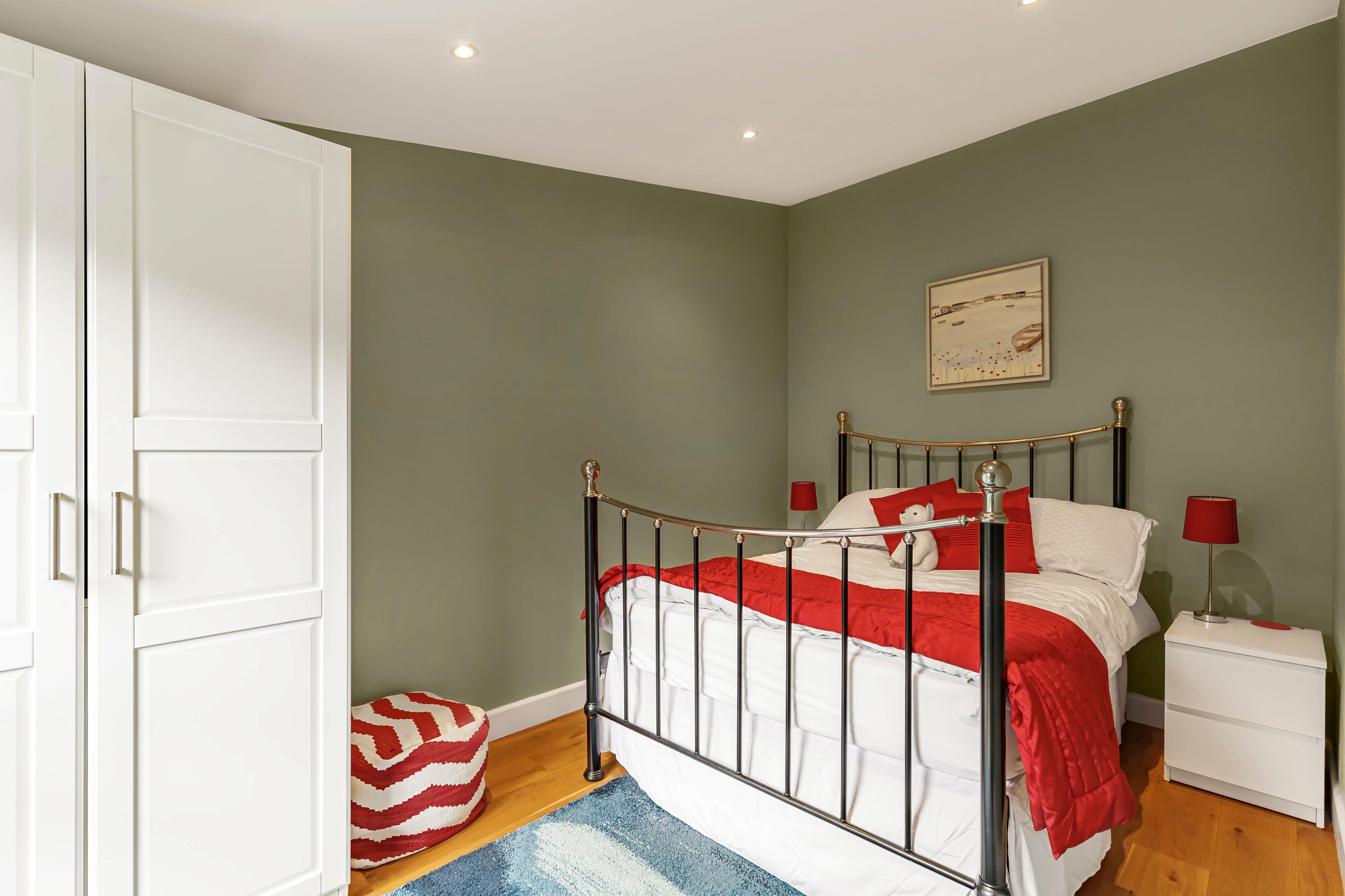 Heathcote Road, St Margarets, TW1