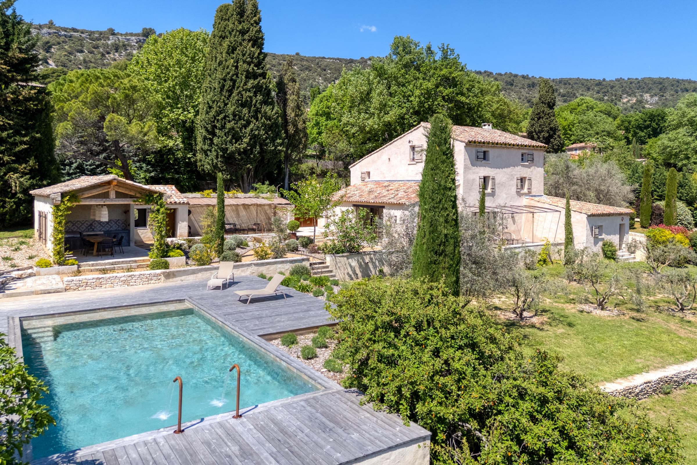 Saint-Saturnin-les-Apt, Vaucluse, Provence-Alpes-Côte d`Azur