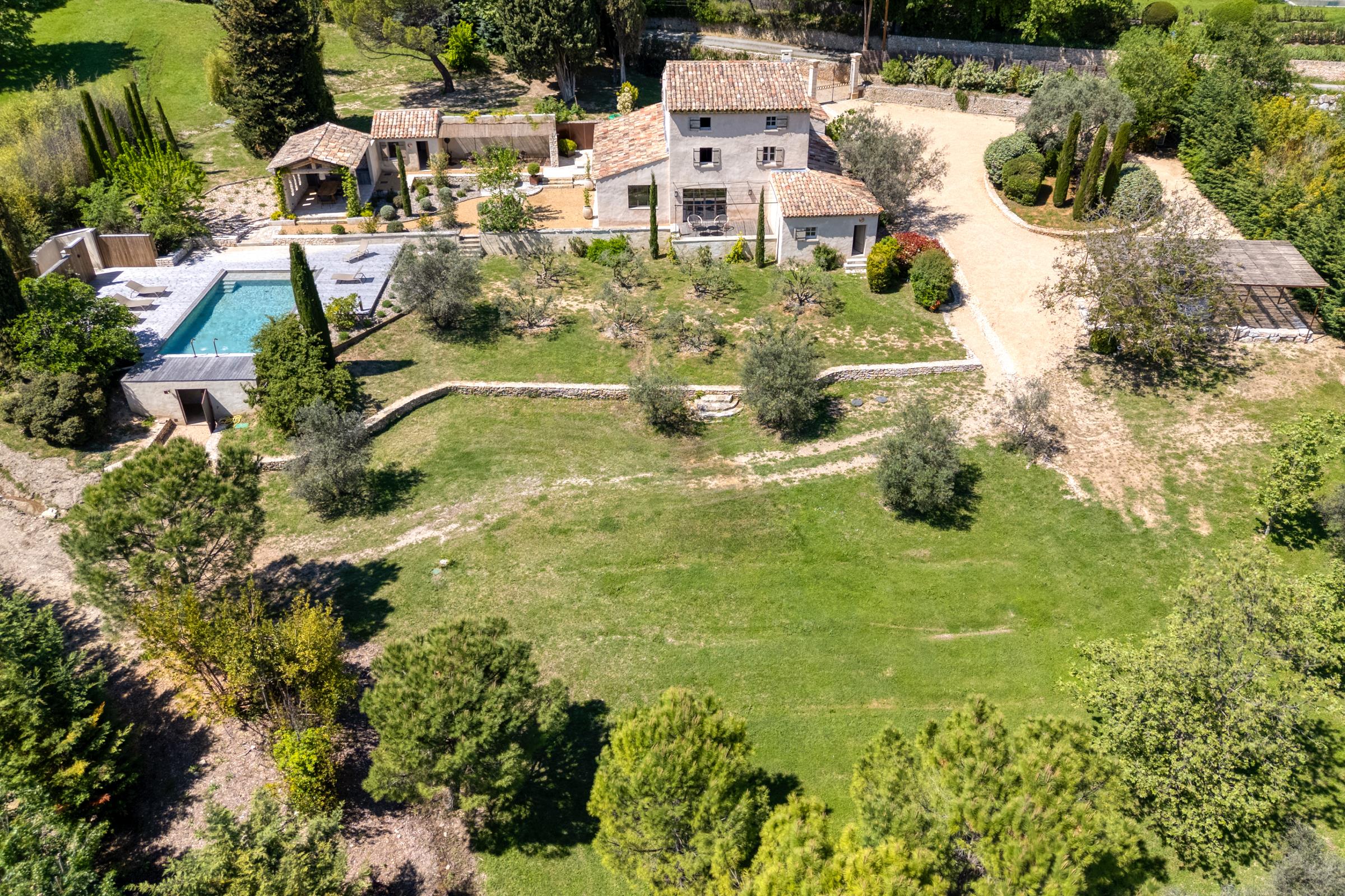 Saint-Saturnin-les-Apt, Vaucluse, Provence-Alpes-Côte d`Azur