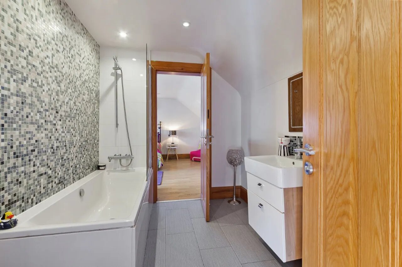 22 Deramore Park South, Belfast, County Antrim, BT9 5JY