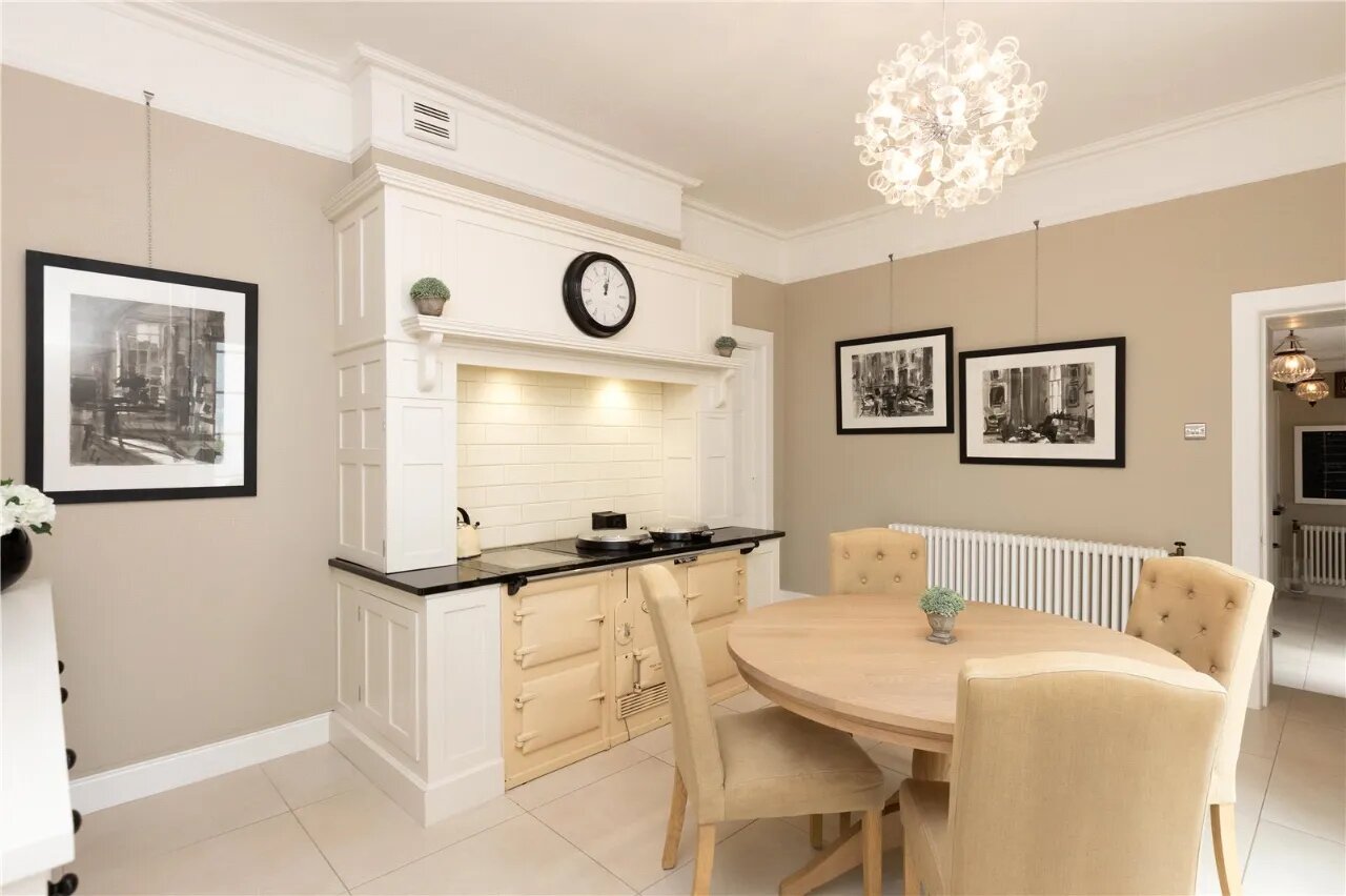 Ballyaughlis Lodge, 238 Ballylesson Road, Drumbo, BT27 5TS