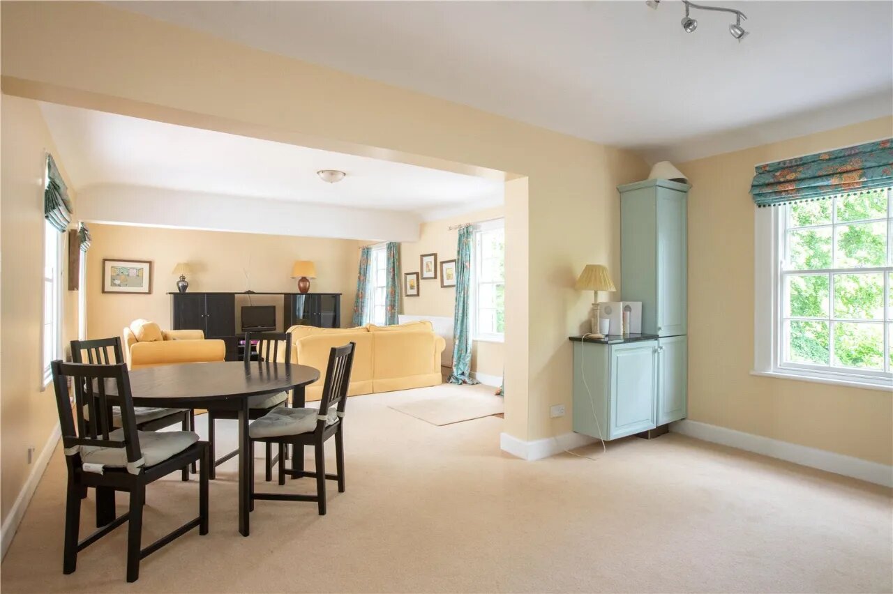 Ballyaughlis Lodge, 238 Ballylesson Road, Drumbo, BT27 5TS