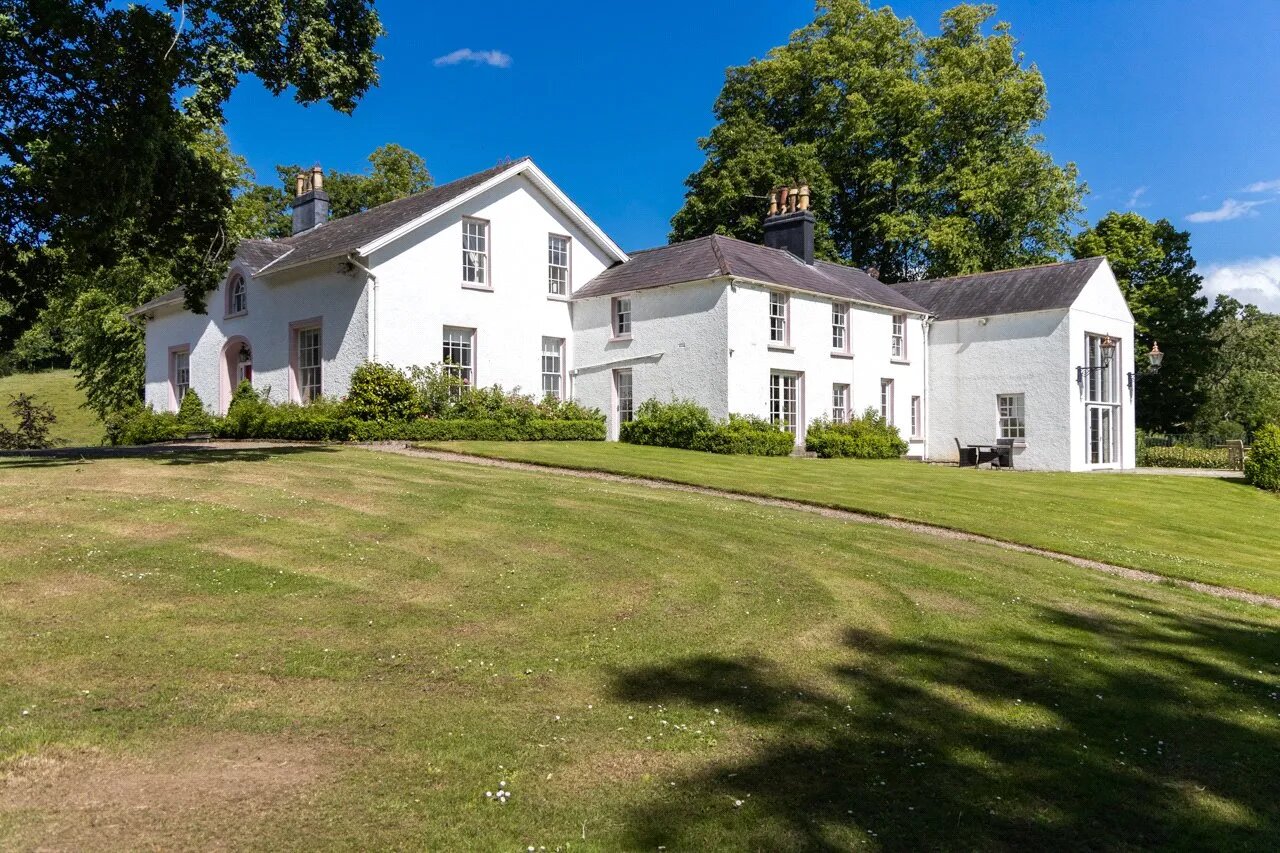 Ballyaughlis Lodge, 238 Ballylesson Road, Drumbo, BT27 5TS
