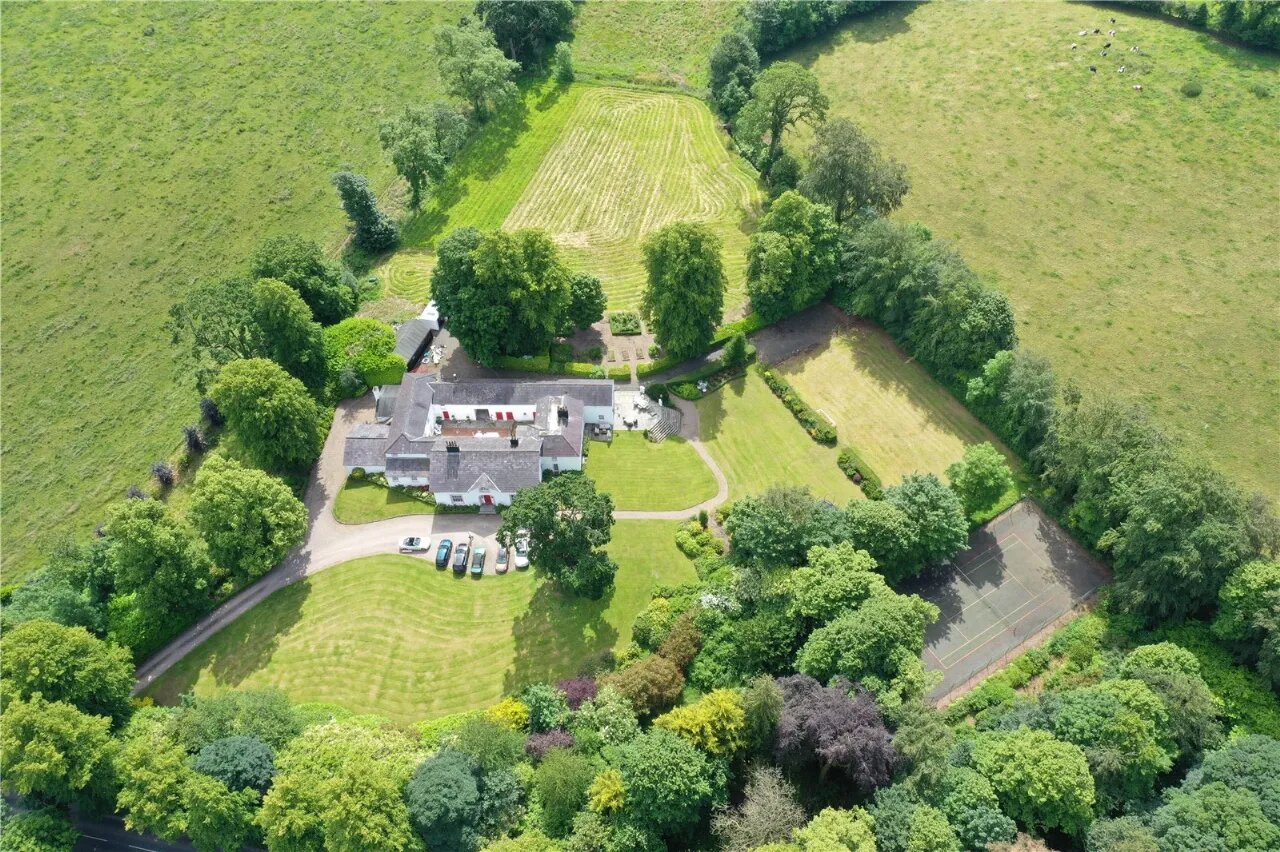 Ballyaughlis Lodge, 238 Ballylesson Road, Drumbo, BT27 5TS