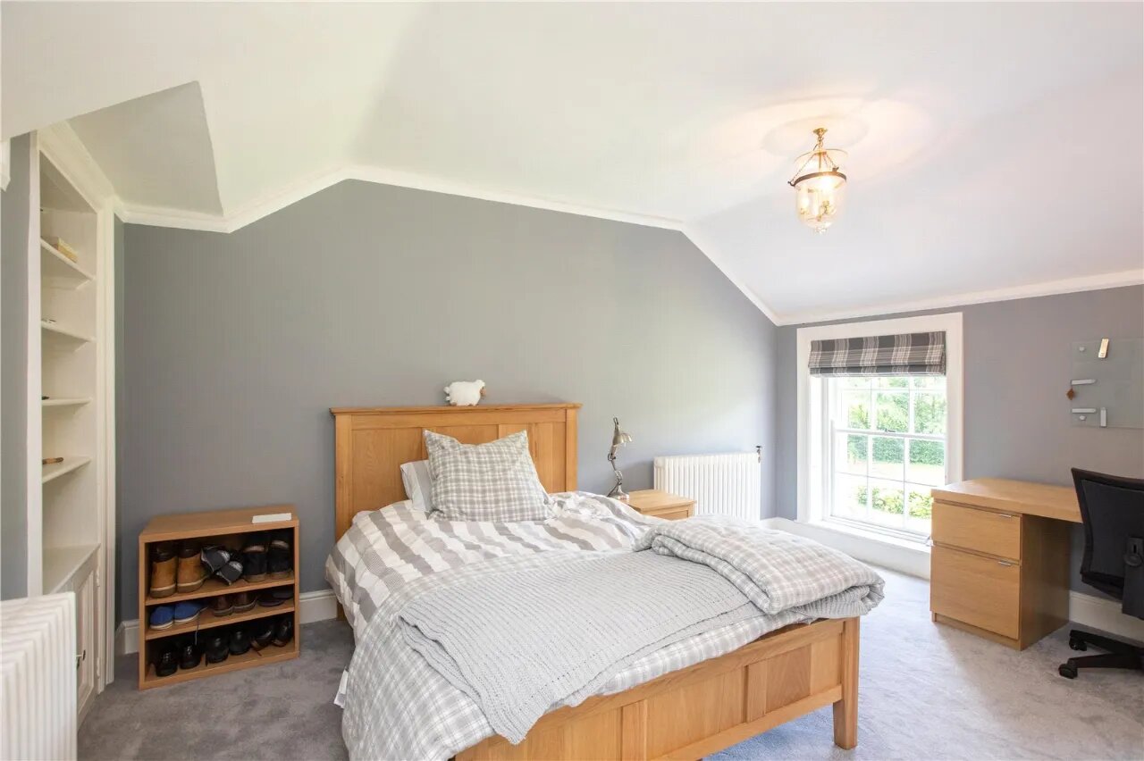 Ballyaughlis Lodge, 238 Ballylesson Road, Drumbo, BT27 5TS
