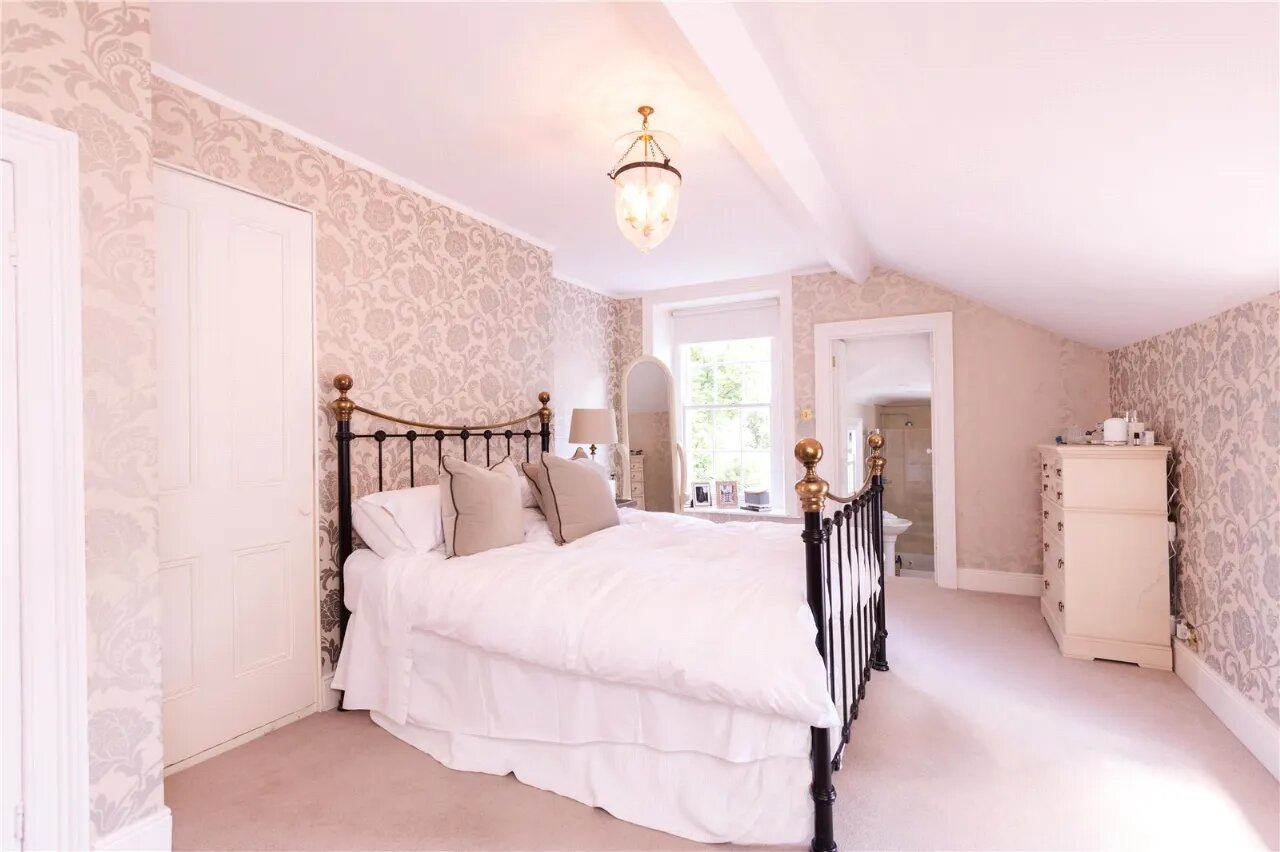 Ballyaughlis Lodge, 238 Ballylesson Road, Drumbo, BT27 5TS