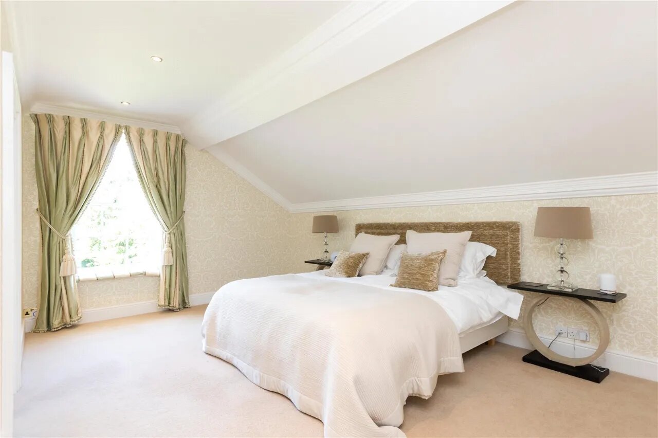 Ballyaughlis Lodge, 238 Ballylesson Road, Drumbo, BT27 5TS