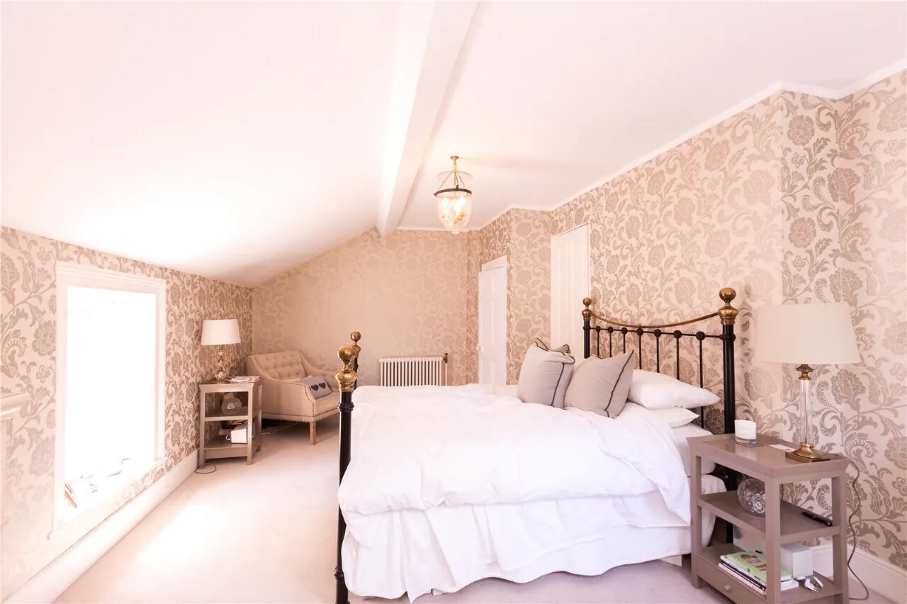 Ballyaughlis Lodge, 238 Ballylesson Road, Drumbo, BT27 5TS