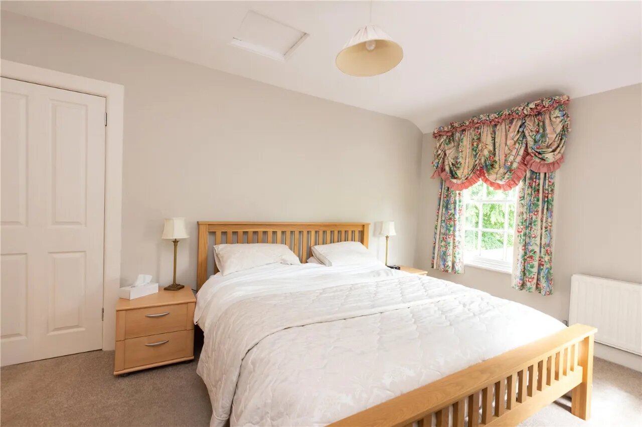 Ballyaughlis Lodge, 238 Ballylesson Road, Drumbo, BT27 5TS