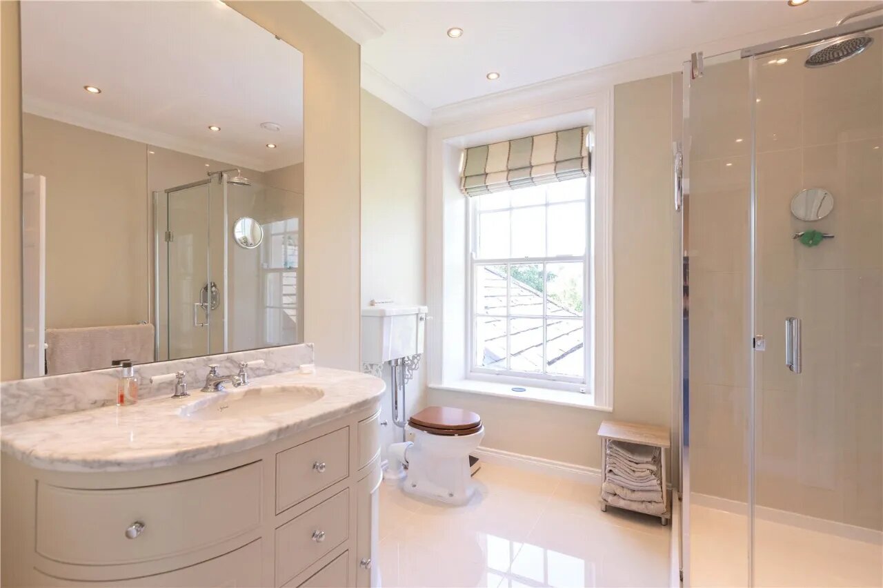Ballyaughlis Lodge, 238 Ballylesson Road, Drumbo, BT27 5TS