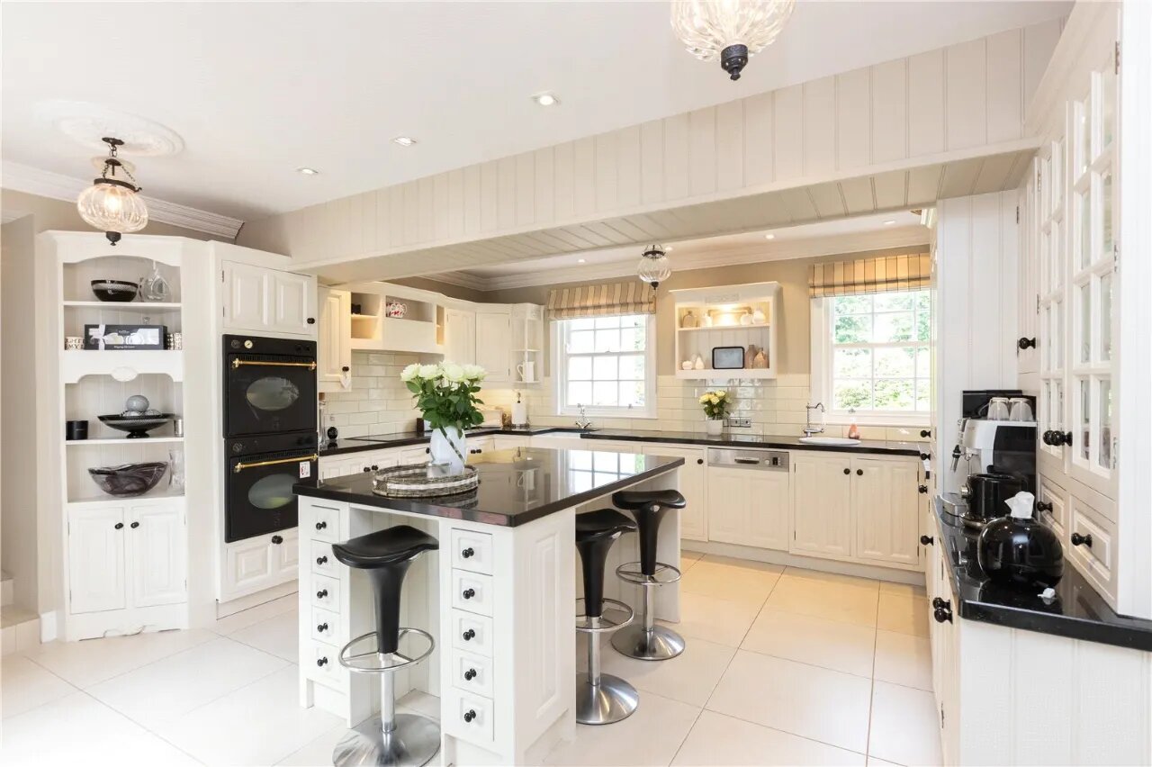 Ballyaughlis Lodge, 238 Ballylesson Road, Drumbo, BT27 5TS
