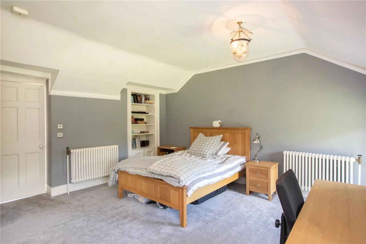 Ballyaughlis Lodge, 238 Ballylesson Road, Drumbo, BT27 5TS