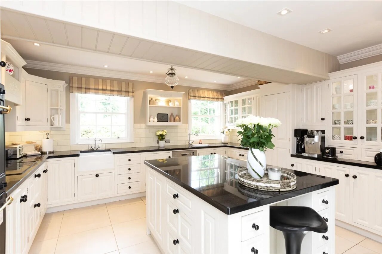 Ballyaughlis Lodge, 238 Ballylesson Road, Drumbo, BT27 5TS