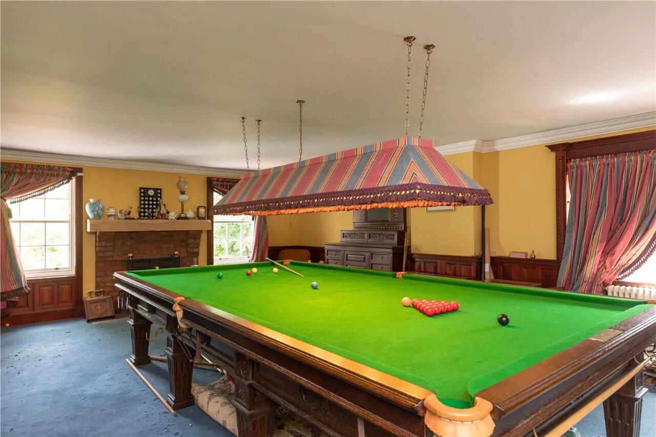Ballyaughlis Lodge, 238 Ballylesson Road, Drumbo, BT27 5TS