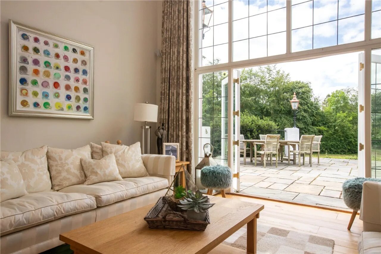 Ballyaughlis Lodge, 238 Ballylesson Road, Drumbo, BT27 5TS