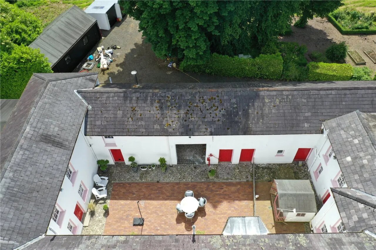 Ballyaughlis Lodge, 238 Ballylesson Road, Drumbo, BT27 5TS