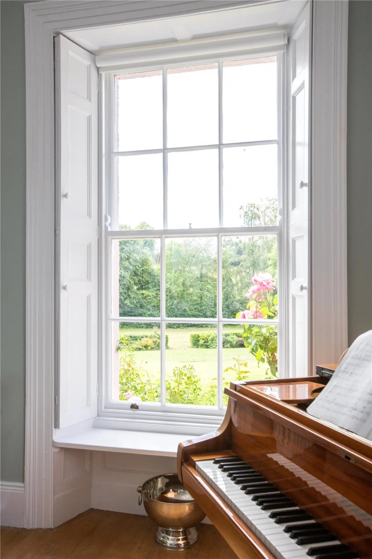 Ballyaughlis Lodge, 238 Ballylesson Road, Drumbo, BT27 5TS