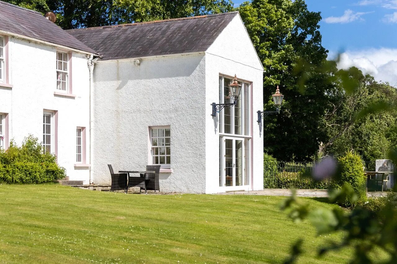 Ballyaughlis Lodge, 238 Ballylesson Road, Drumbo, BT27 5TS
