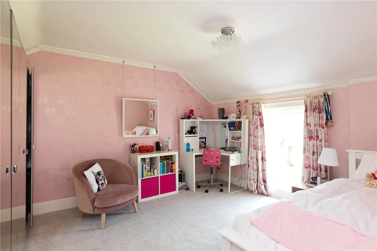Ballyaughlis Lodge, 238 Ballylesson Road, Drumbo, BT27 5TS