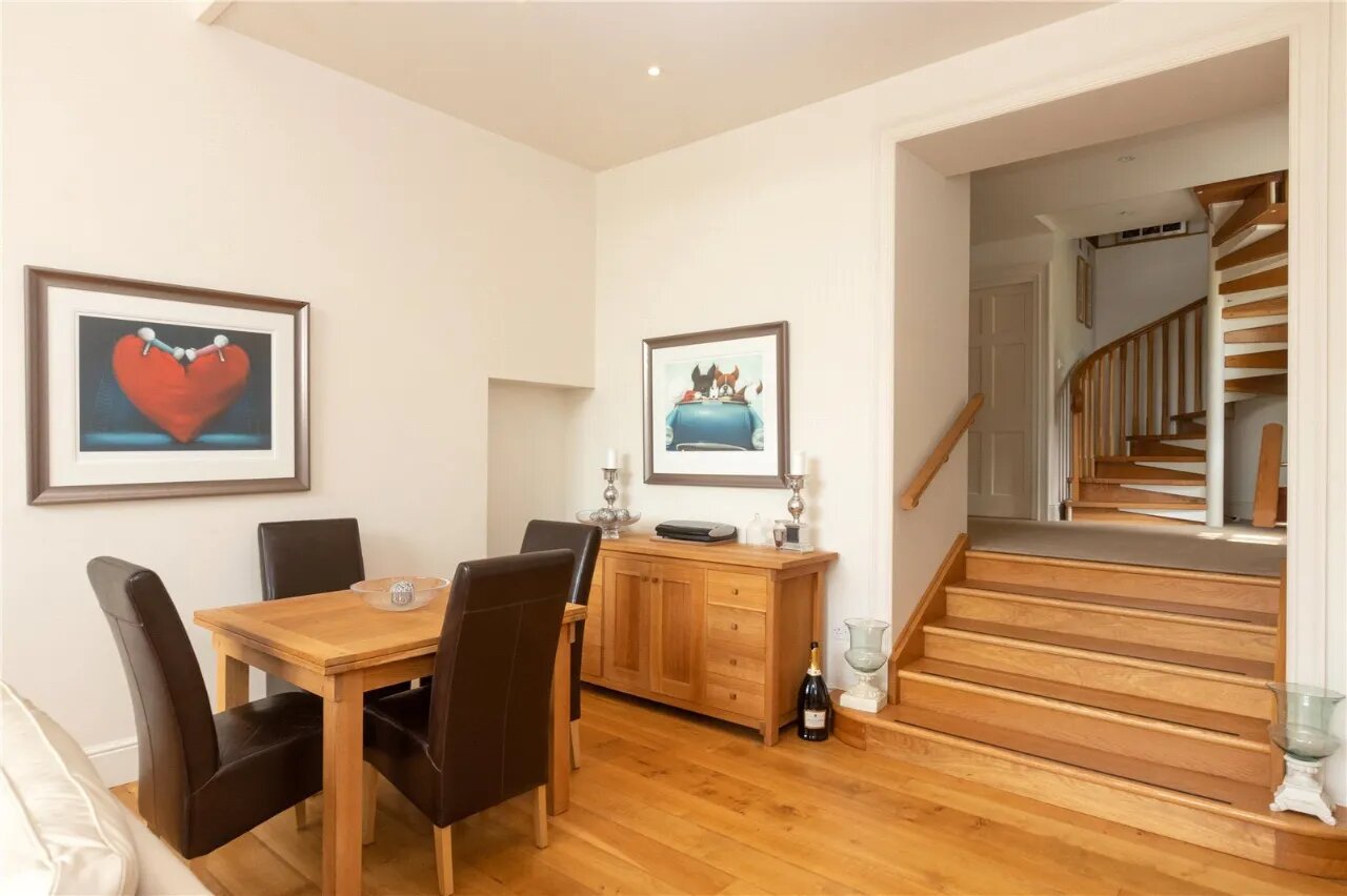 Ballyaughlis Lodge, 238 Ballylesson Road, Drumbo, BT27 5TS