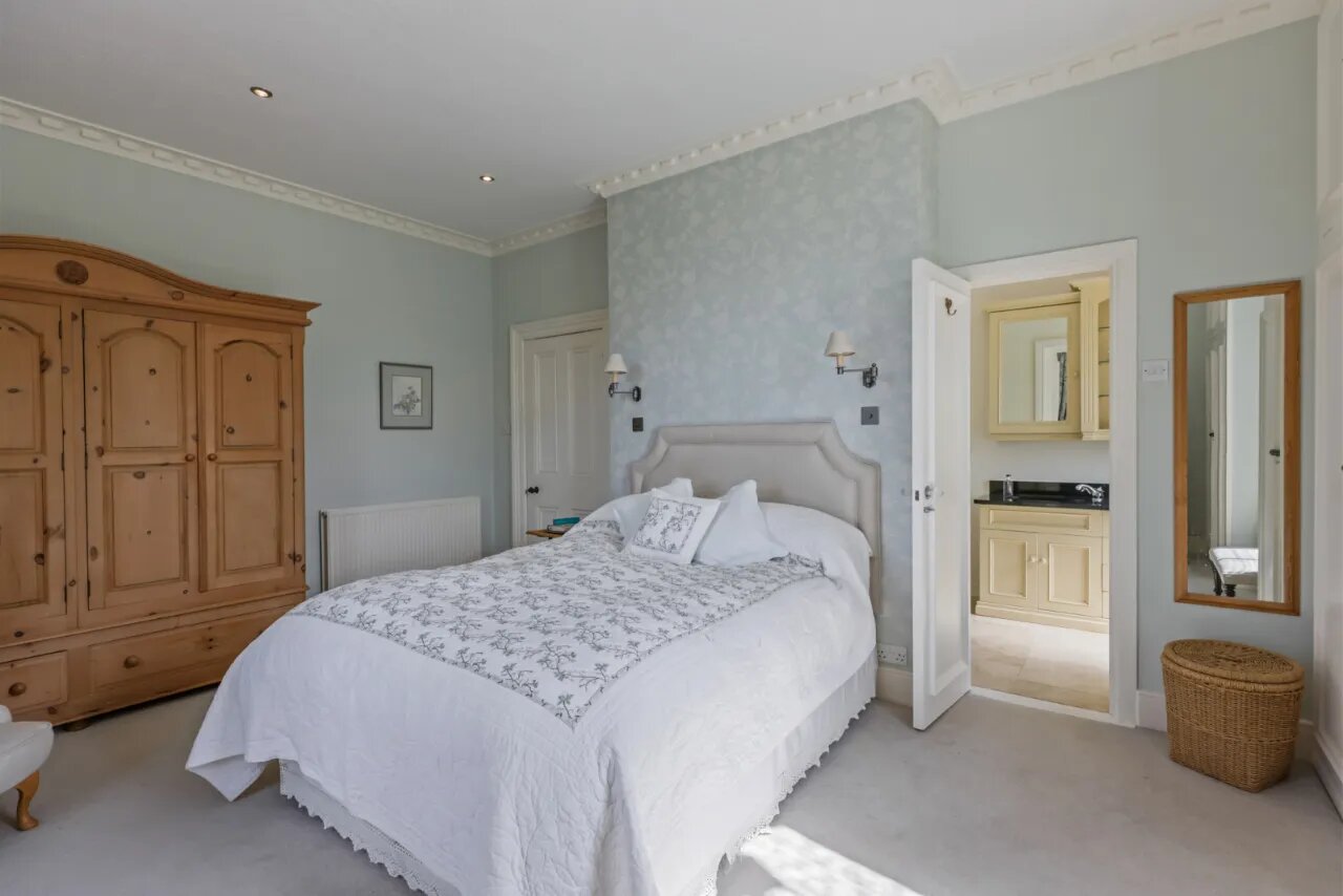 Slinden House, 21 Station Road, Holywood, County Down, BT18 0BP