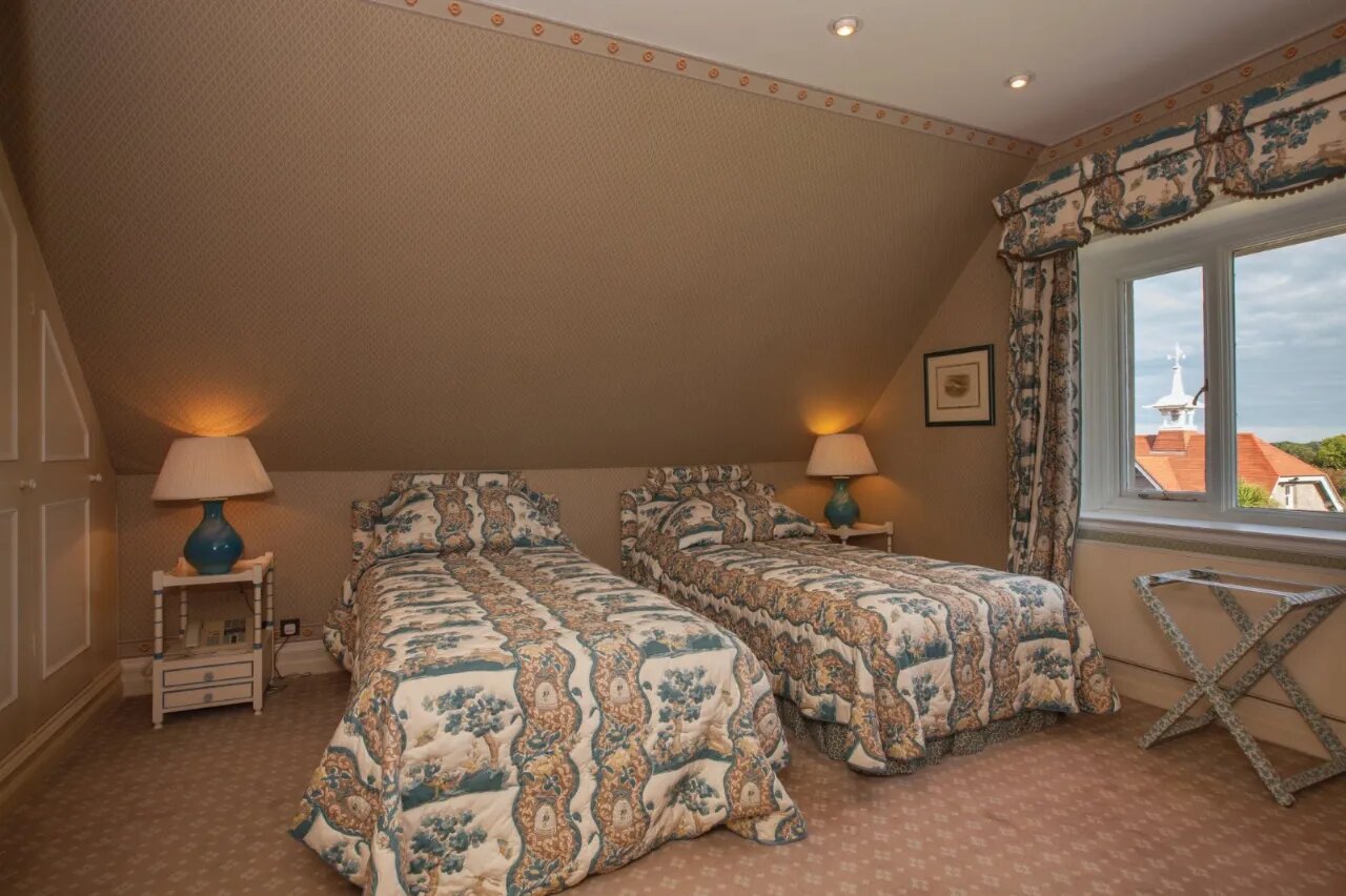 Rathmoyle, 40 Craigdarragh Road, Helens Bay, Bangor, County Down, BT19 1UB