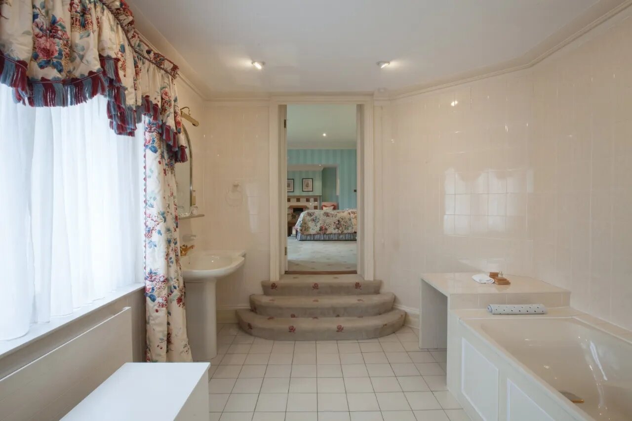 Rathmoyle, 40 Craigdarragh Road, Helens Bay, Bangor, County Down, BT19 1UB