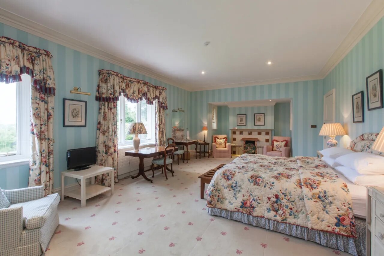 Rathmoyle, 40 Craigdarragh Road, Helens Bay, Bangor, County Down, BT19 1UB