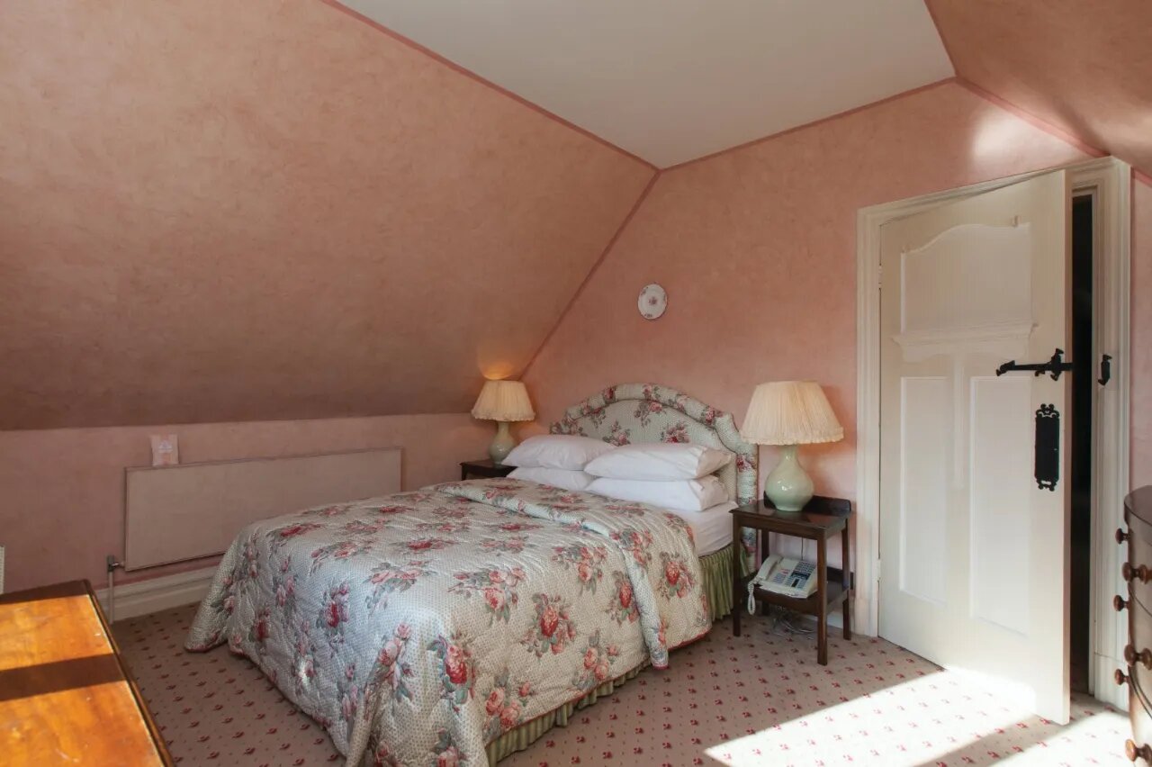 Rathmoyle, 40 Craigdarragh Road, Helens Bay, Bangor, County Down, BT19 1UB