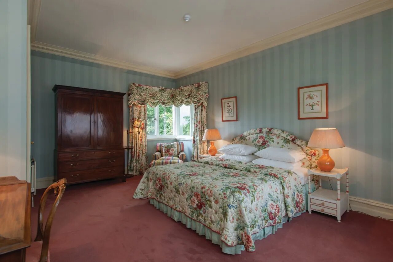 Rathmoyle, 40 Craigdarragh Road, Helens Bay, Bangor, County Down, BT19 1UB