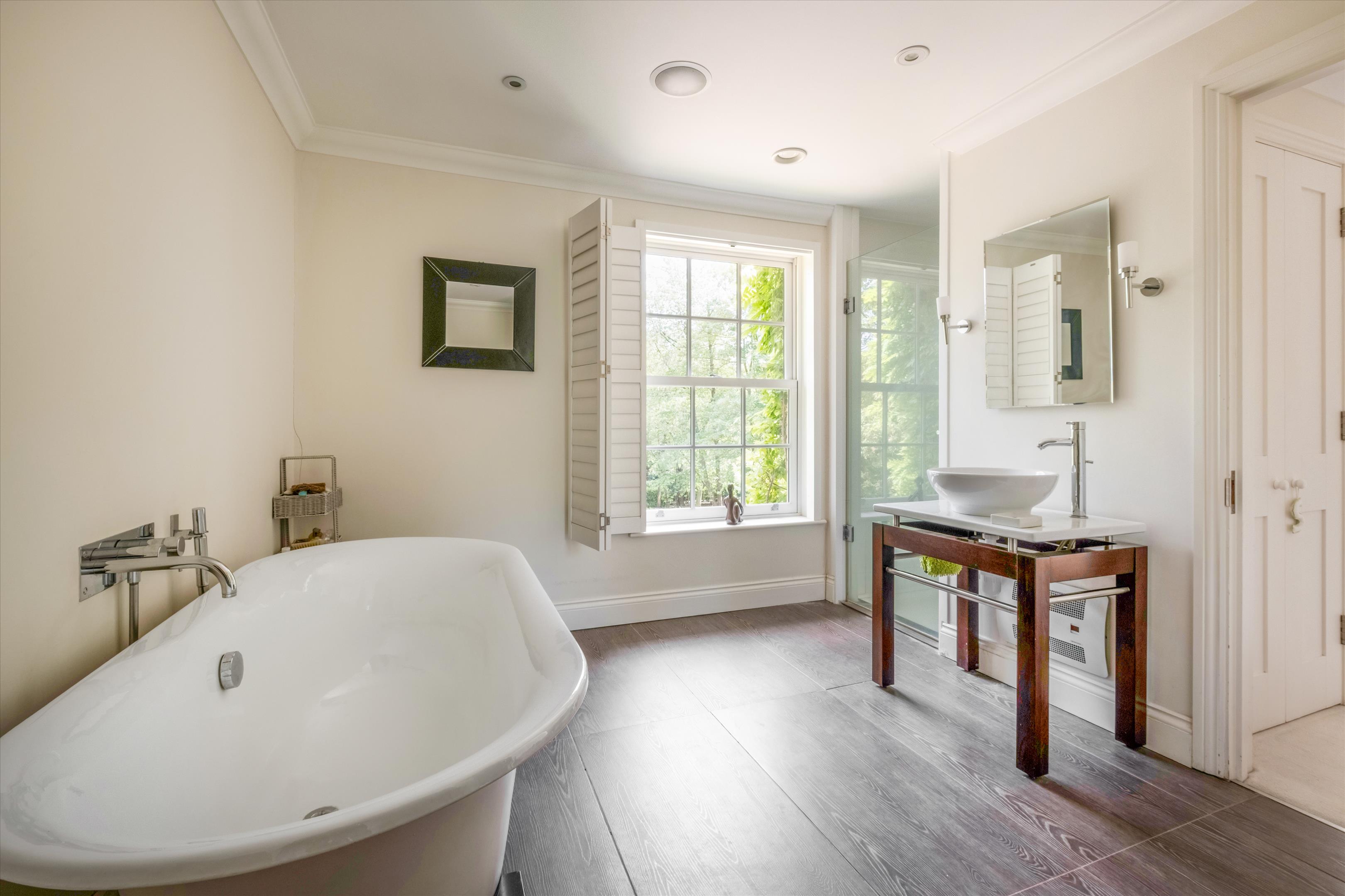 Valley Road, Fawkham, Longfield, Kent DA3