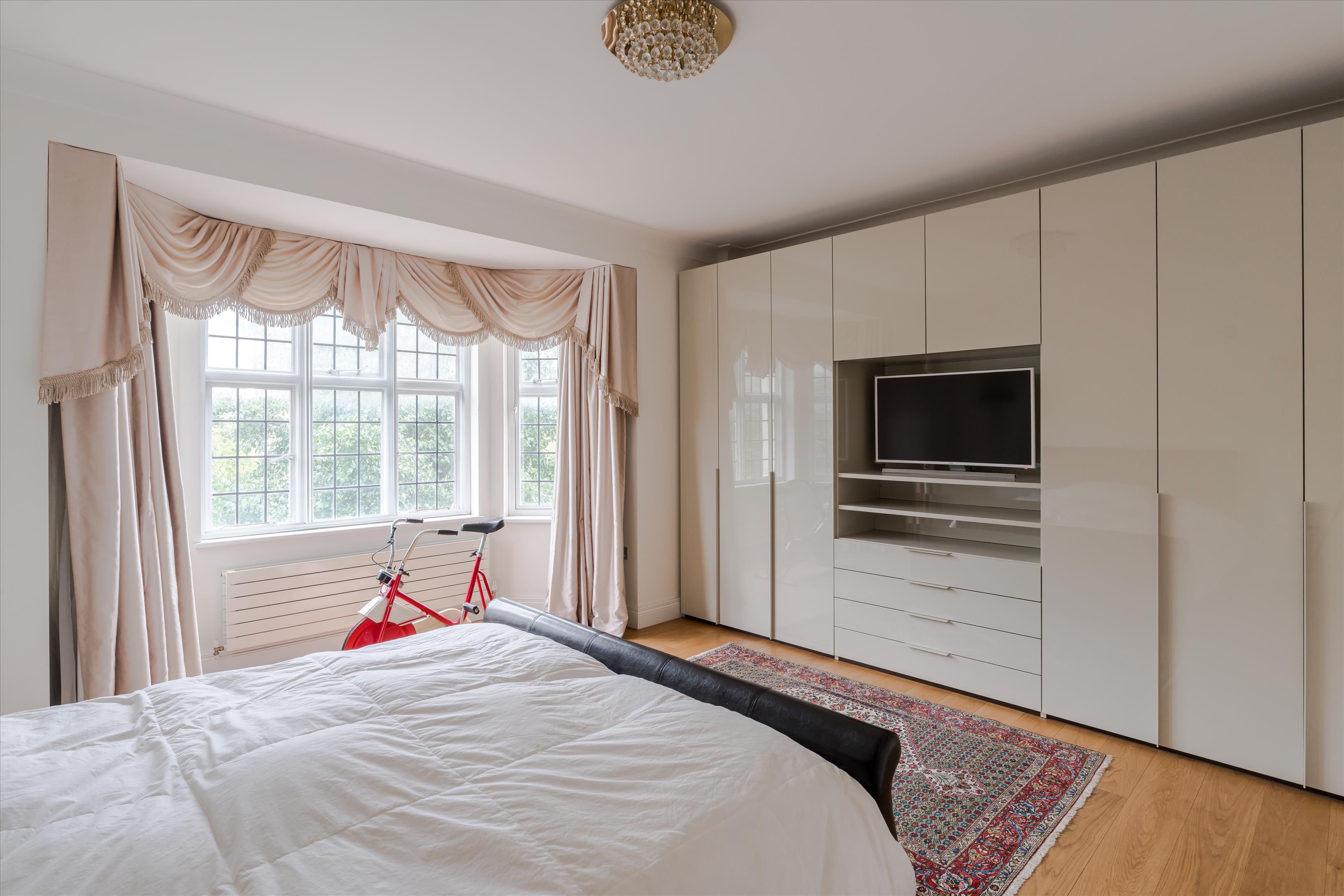 Wellington Court, Wellington Road, St John's Wood NW8