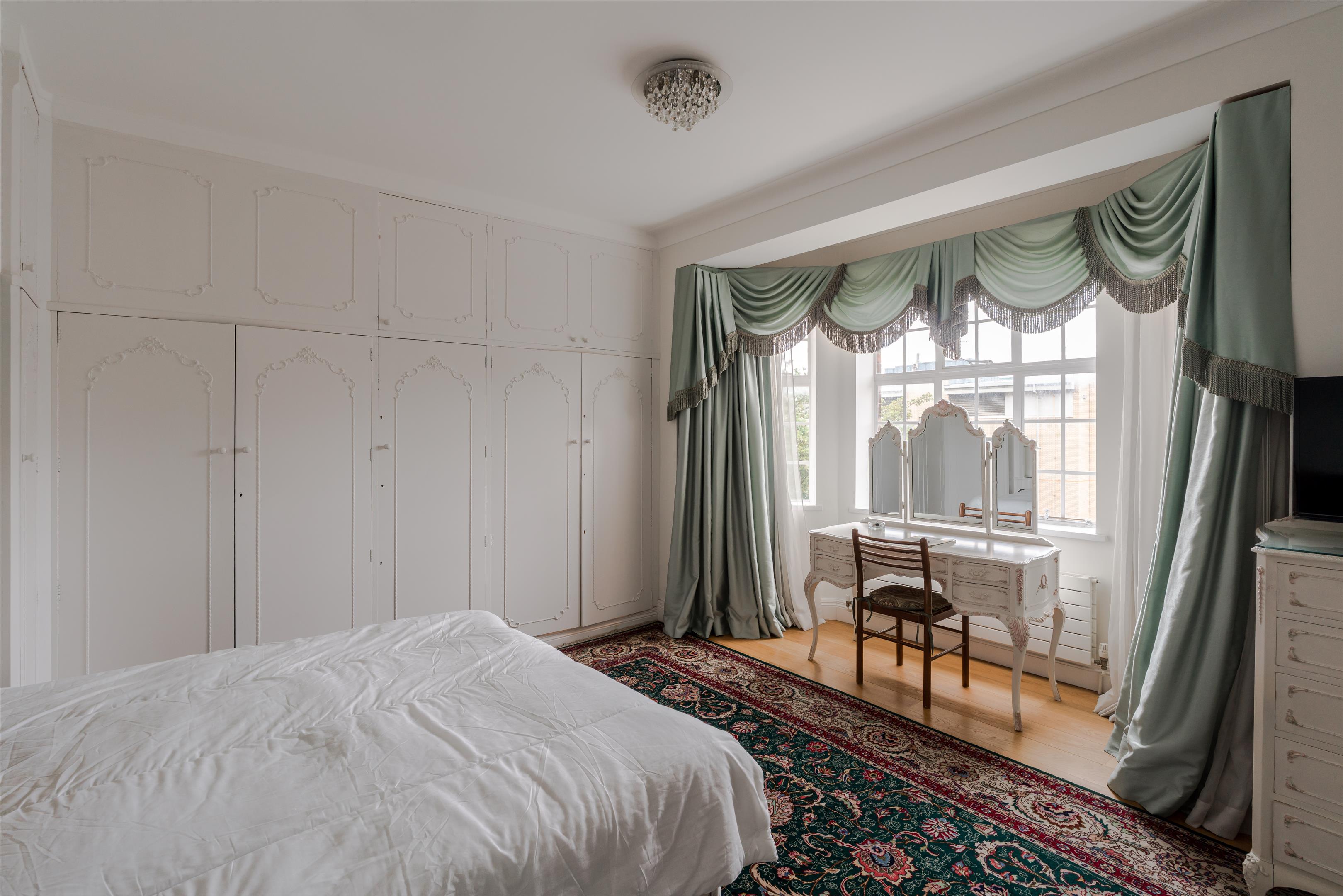 Wellington Court, Wellington Road, St John's Wood NW8