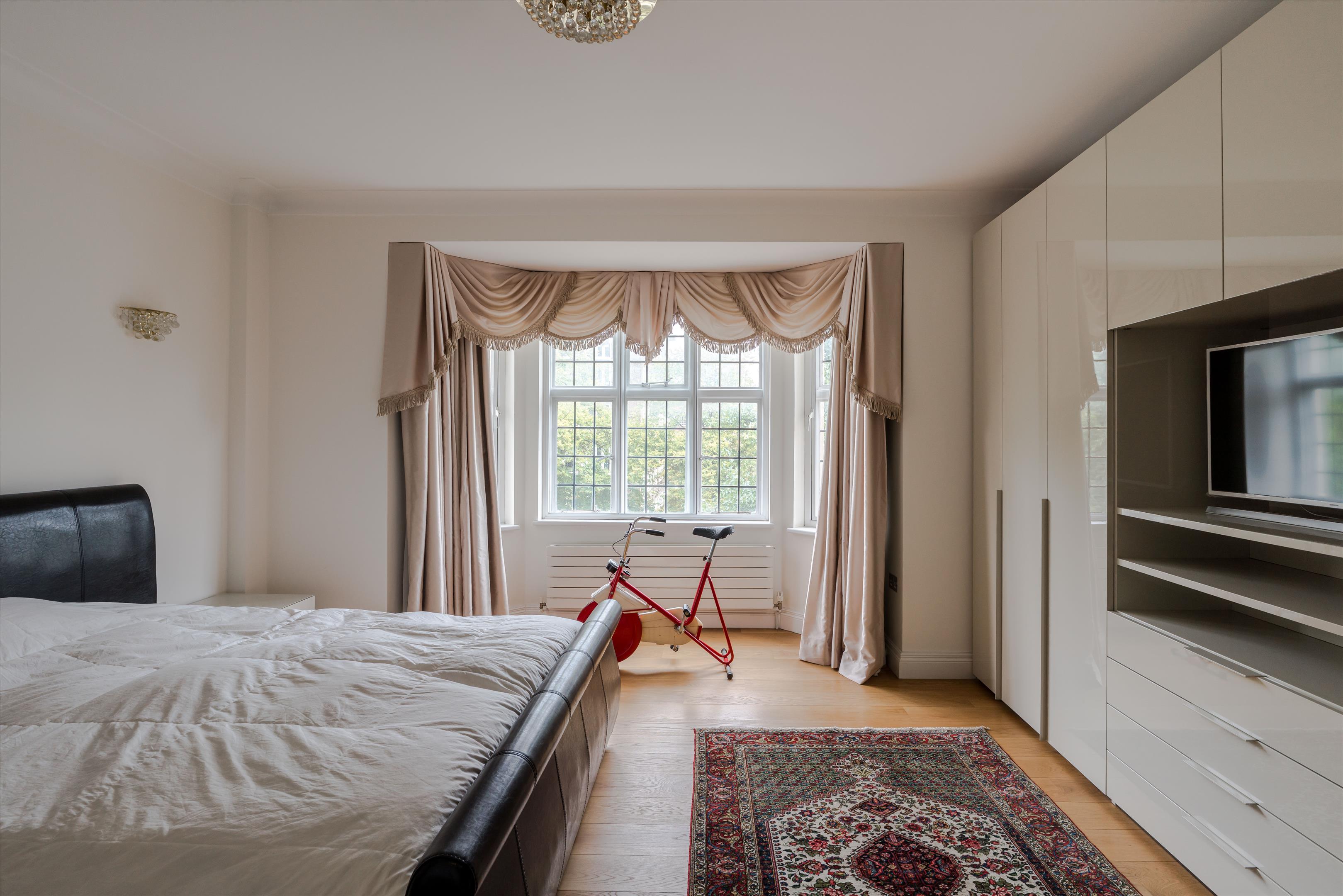 Wellington Court, Wellington Road, St John's Wood NW8
