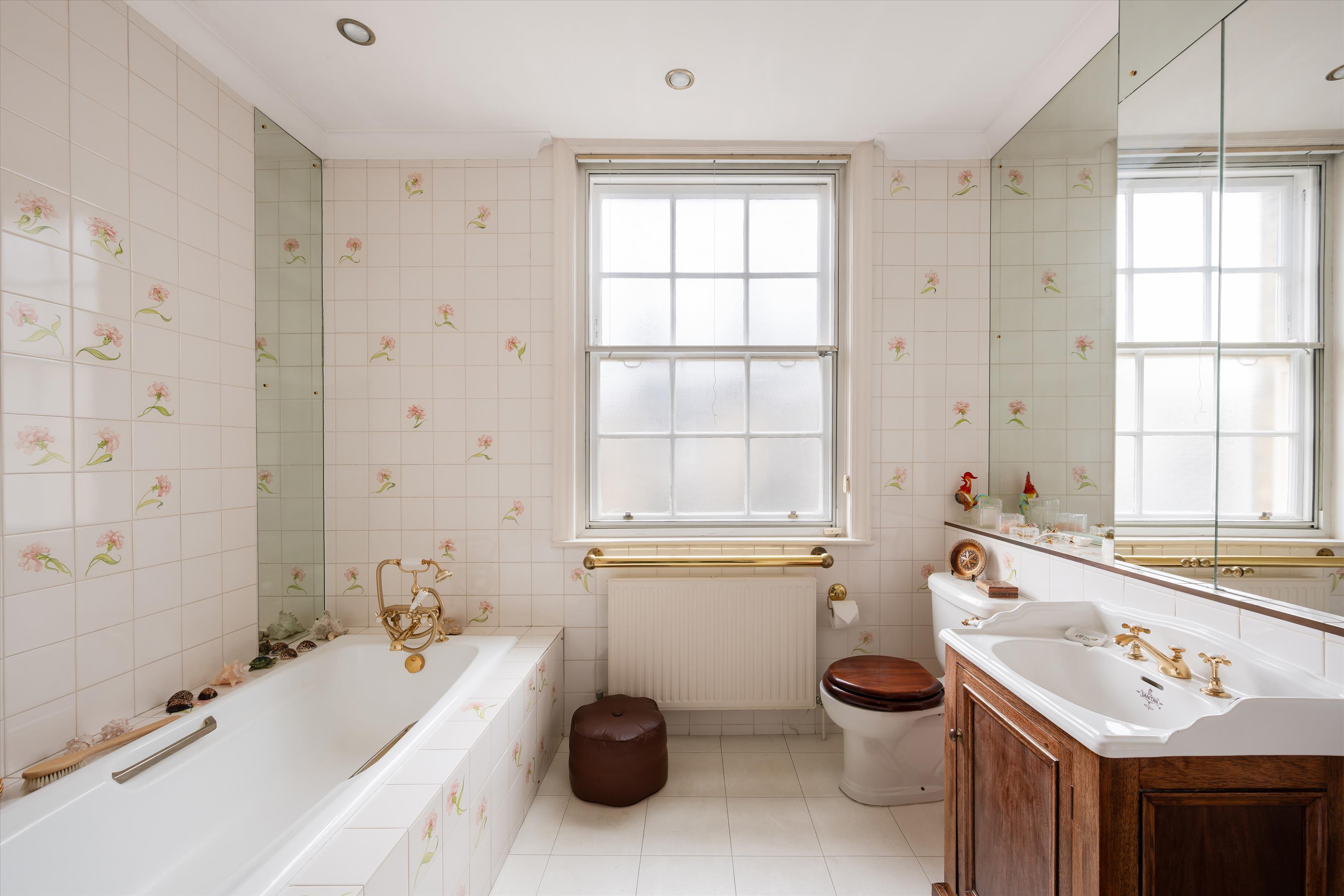 London NW8