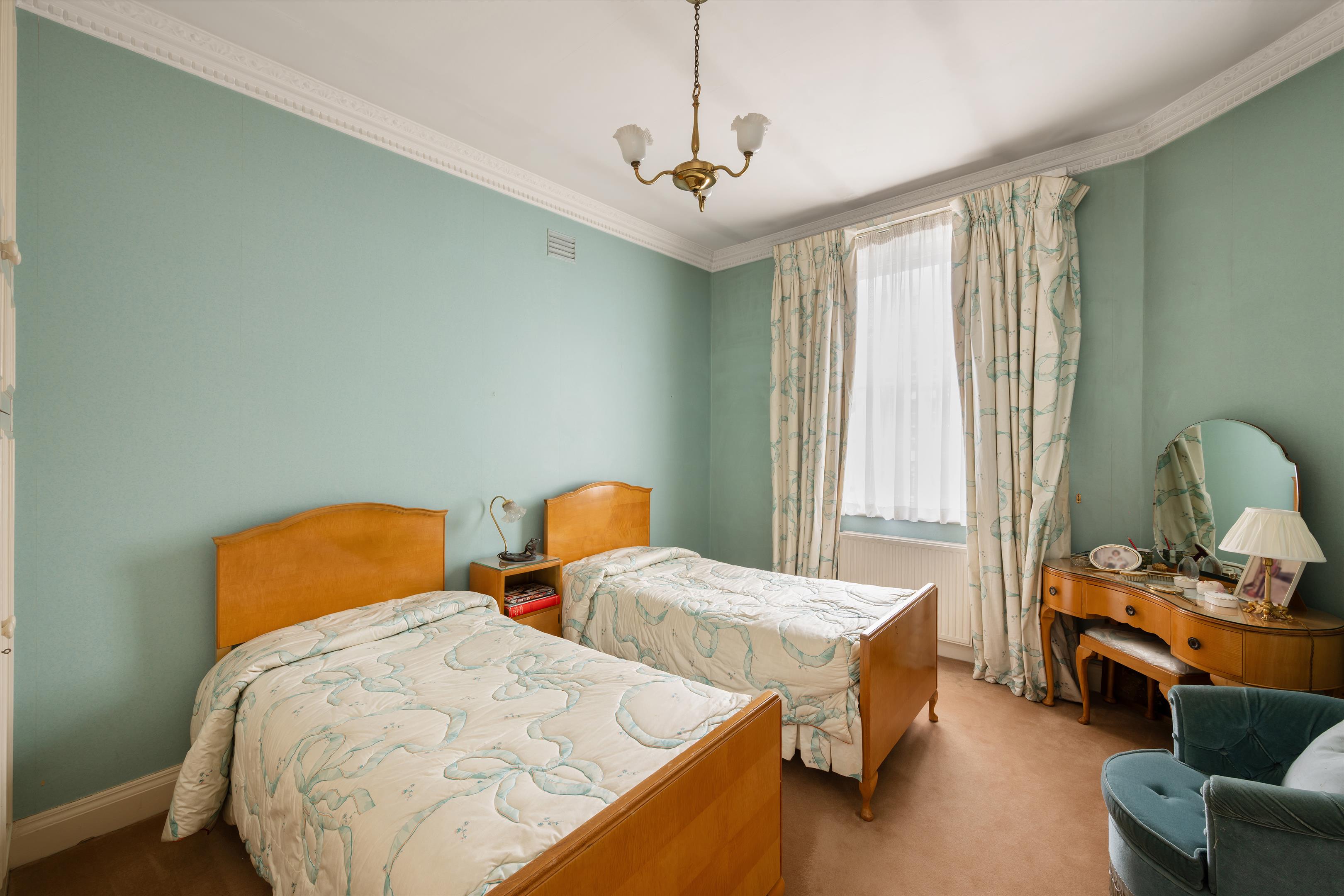 London NW8