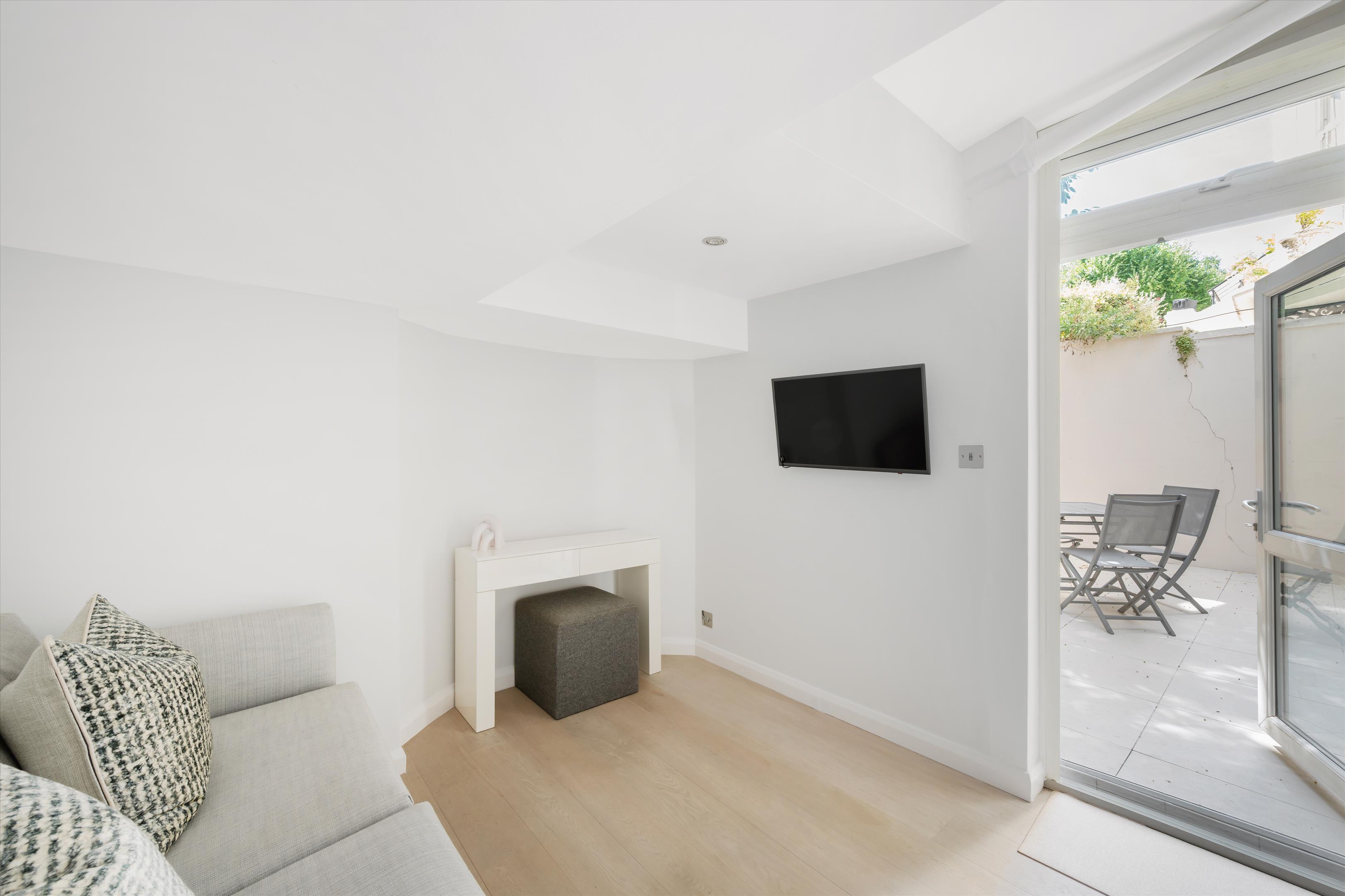 Blomfield Road, Little Venice W9